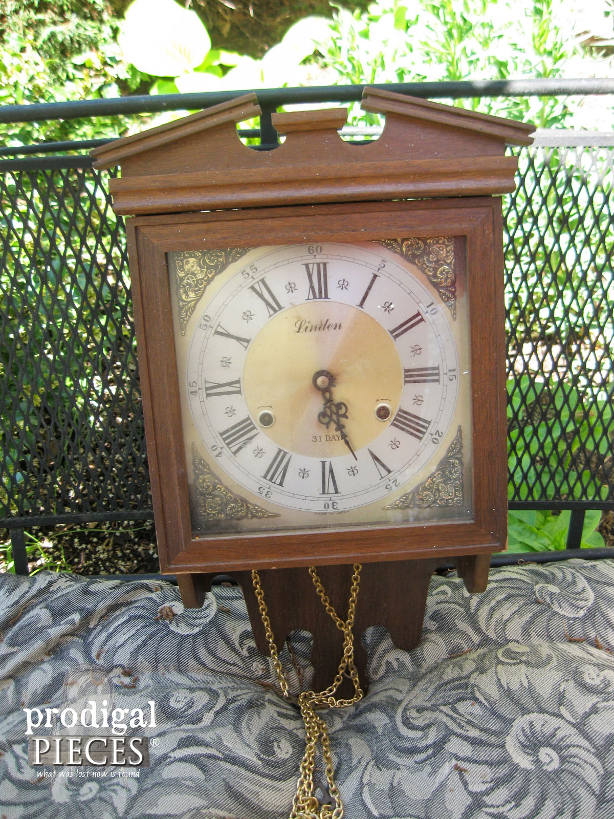 Vintage Clock Before Makeover by Prodigal Pieces | www.prodigalpieces.com