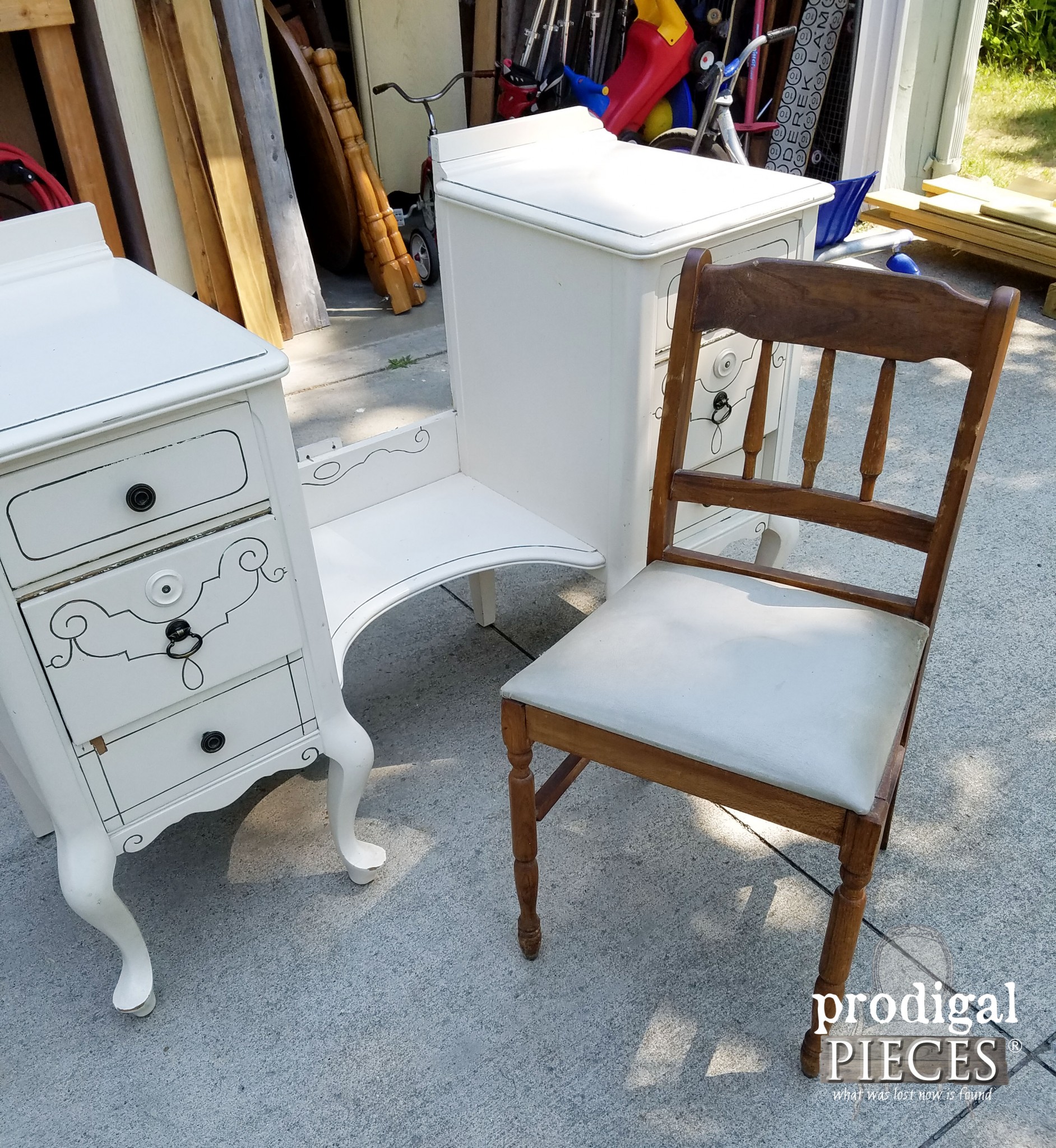 Antique Chair Paired with Vintage Vanity | Prodigal Pieces | www.prodigalpieces.com