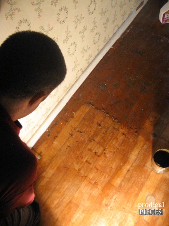 Cleaning off Carpet Adehisive on Hardwood Bedroom Floors by Prodigal Pieces | www.prodigalpieces.com