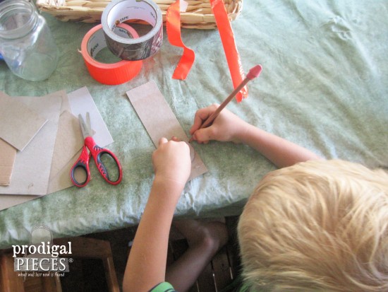 Boy Tracking DIY Zippered Pouch Ends | prodigalpieces.com 