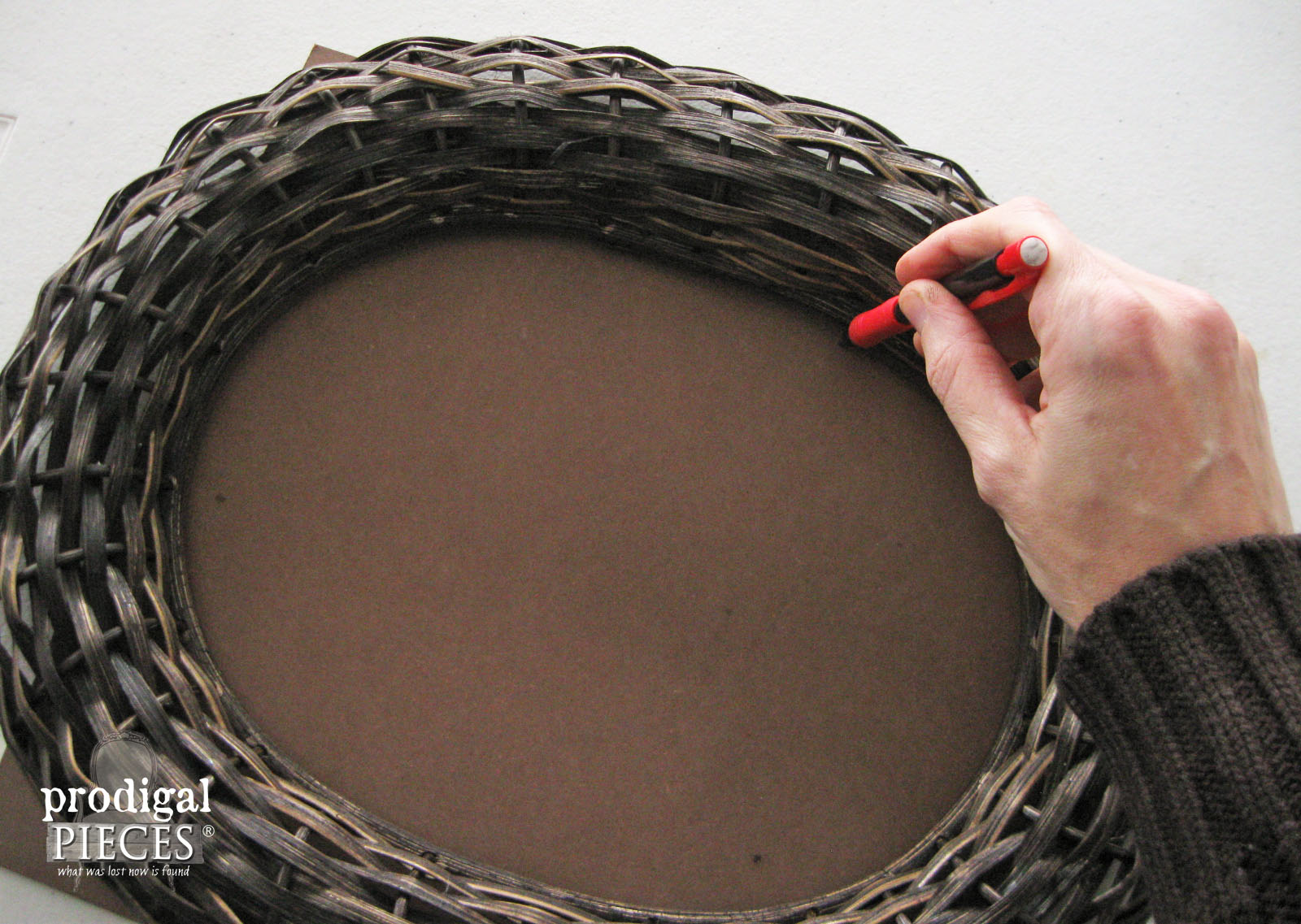 Tracing Thrifted Basket Frame | Prodigal Pieces | www.prodigalpieces.com