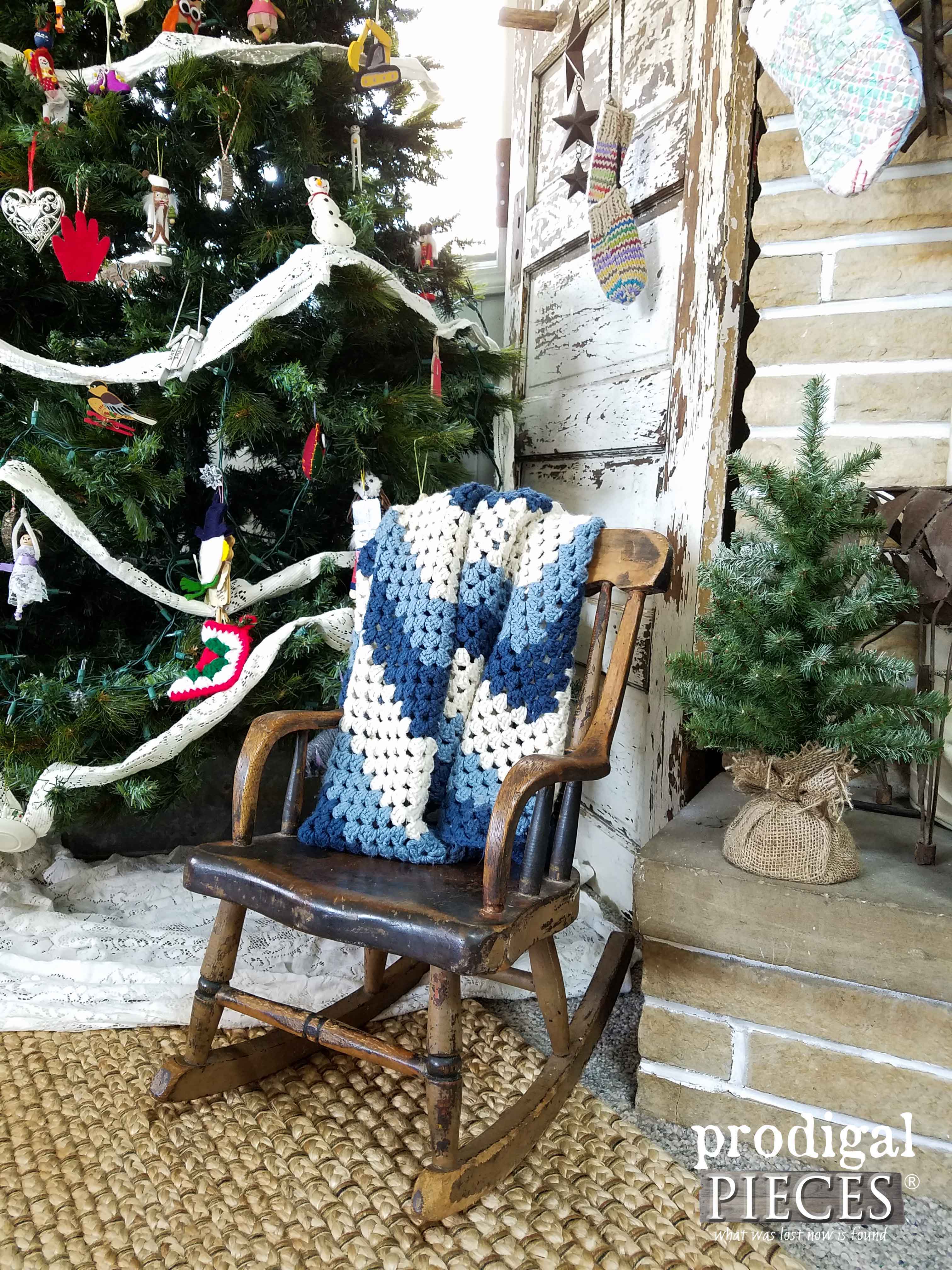 Simple Christmas Vignette for a Rustic Style by Prodigal Pieces | www.prodigalpieces.com