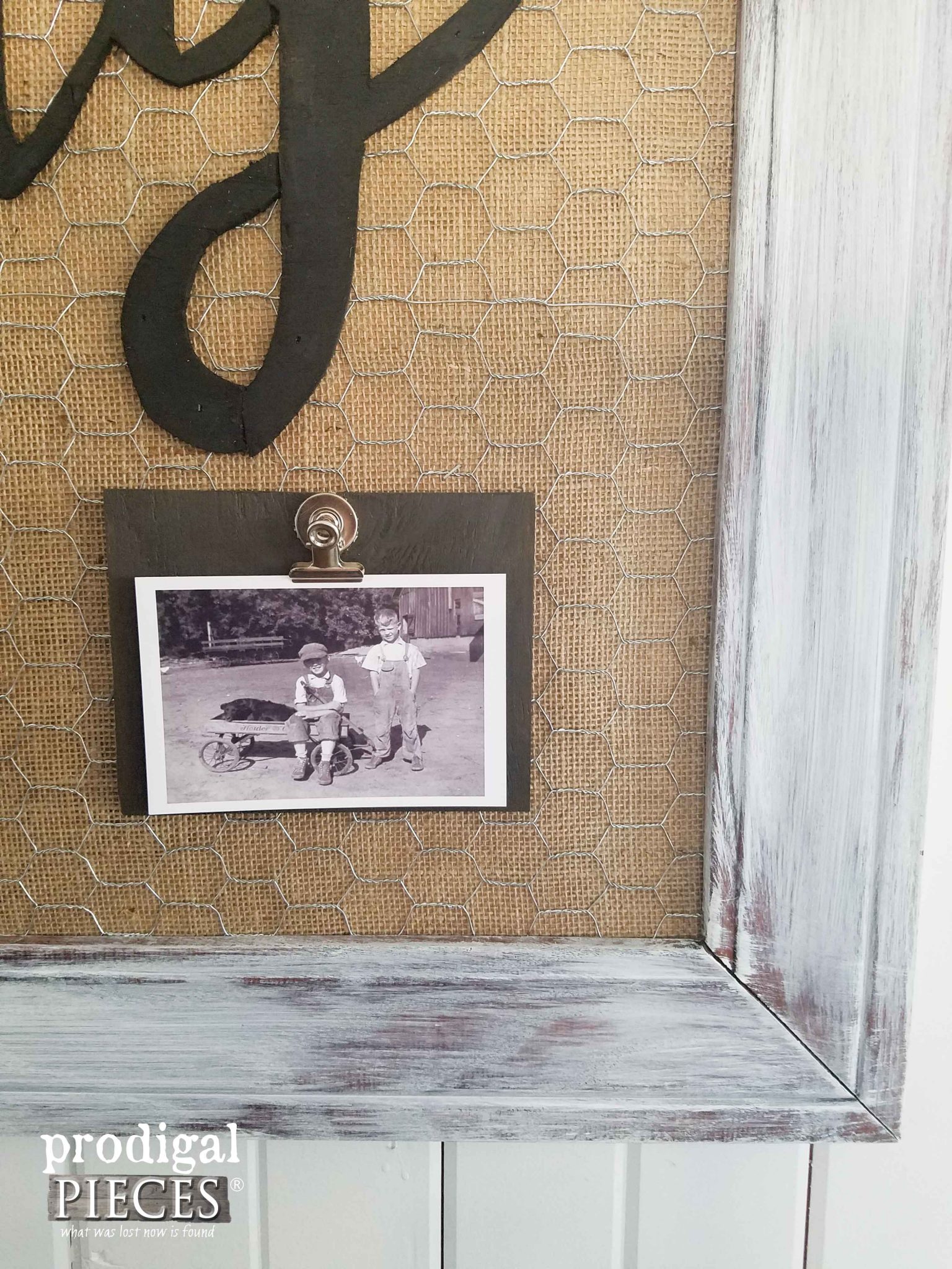 Burlap and Chicken Wire Framed Memory Board by Prodigal Pieces | prodigalpieces.com