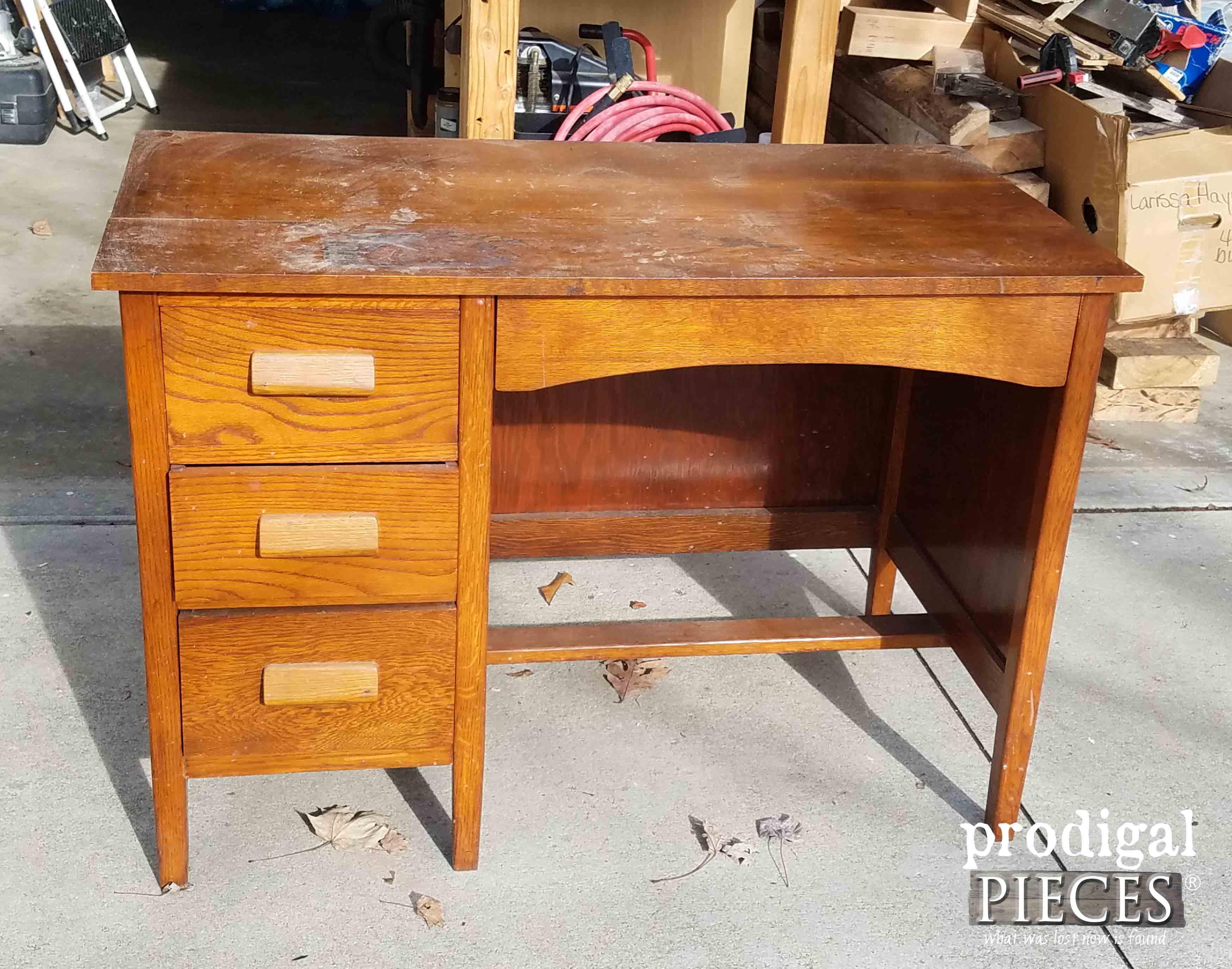 Vintage Oak Desk Before Makeover | Prodigal Pieces | prodigalpieces.com