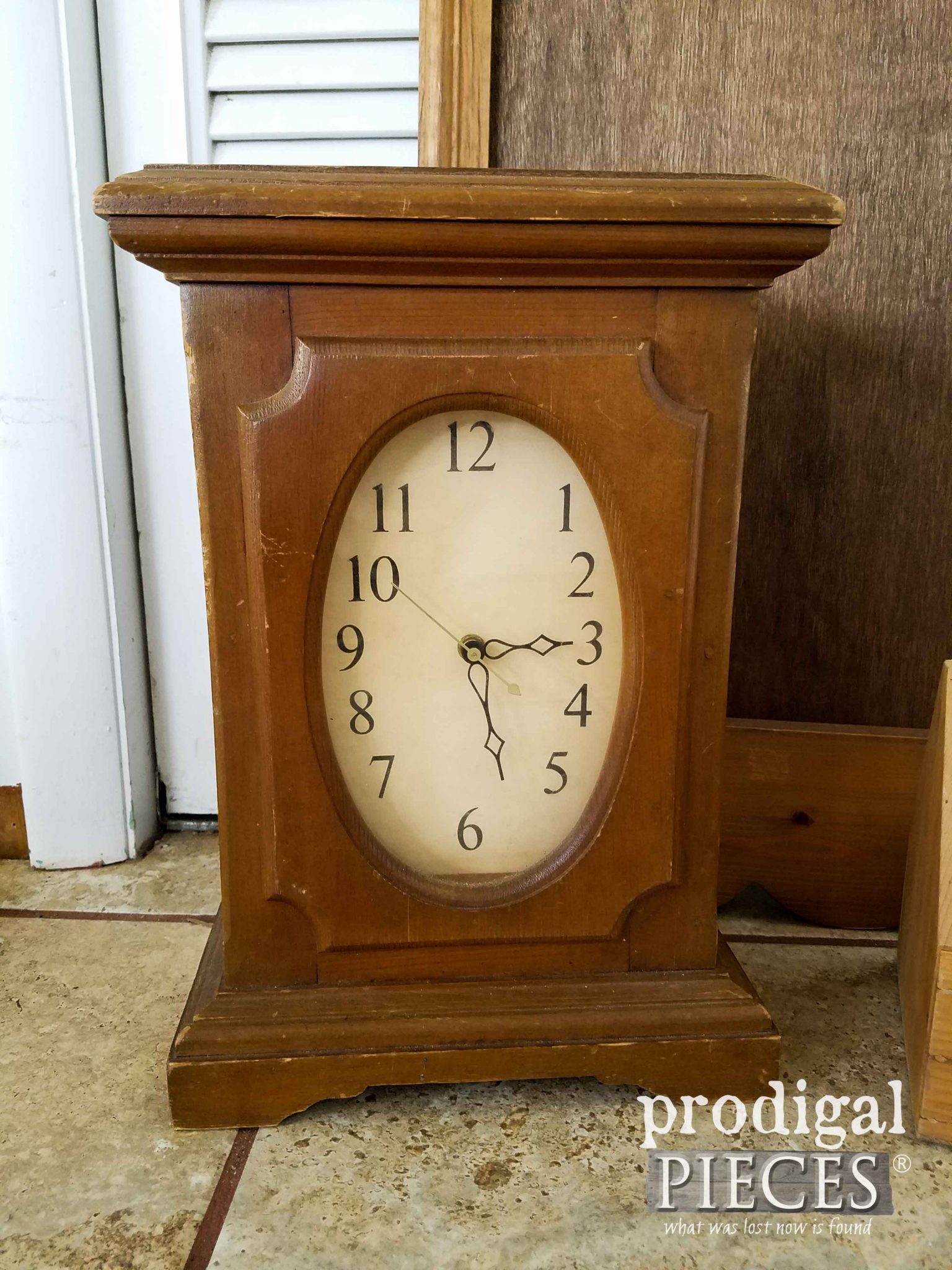 Thrifted Mantel Clock Before Makeover by Prodigal Pieces | prodigalpieces.com
