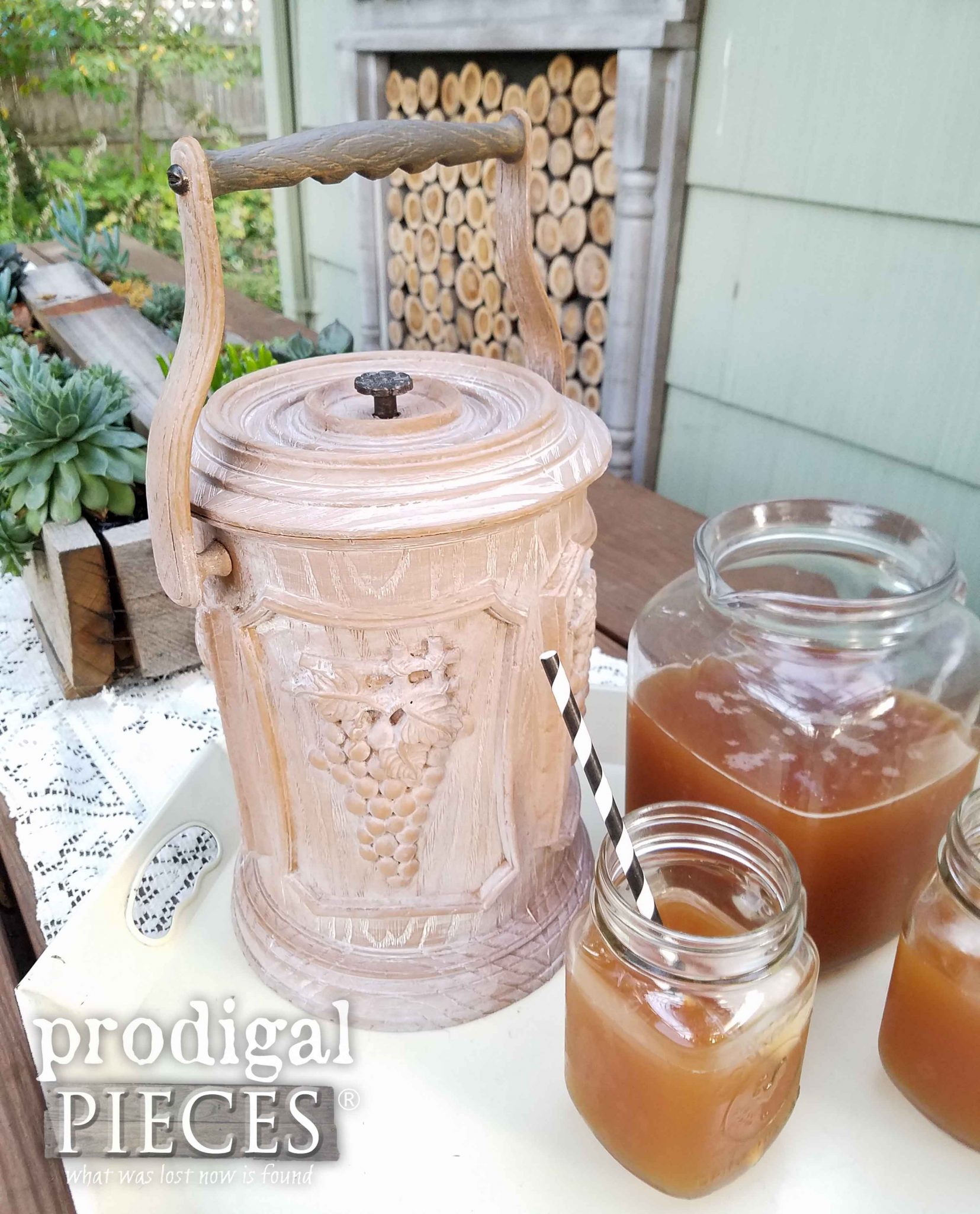 Retro Ice Bucket Gets Farmhouse Style Makeover by Prodigal Pieces | prodigalpieces.com