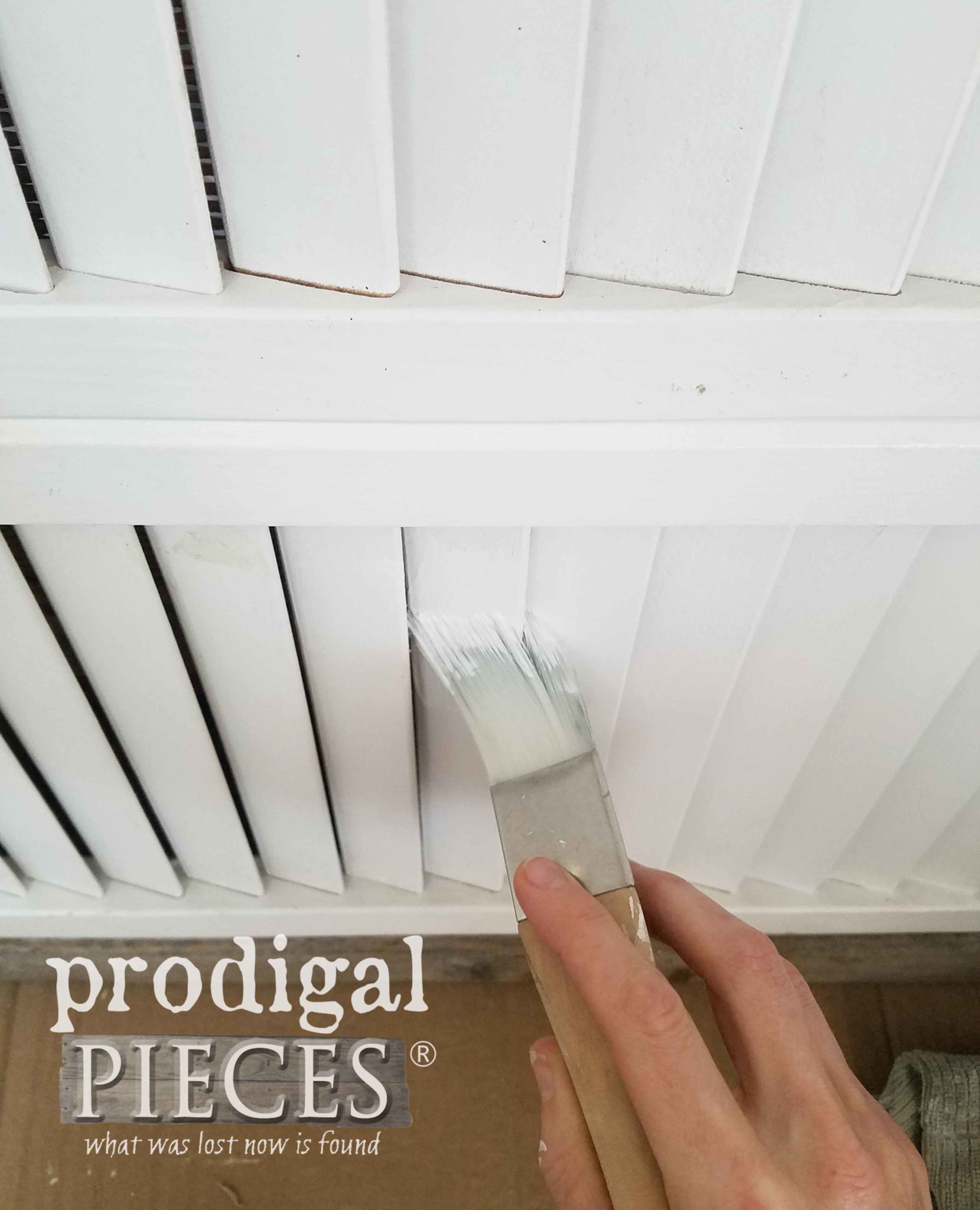 Painting Louver Doors is a Breeze with the Zibra Triangle Brush by Prodigal Pieces | prodigalpieces.com