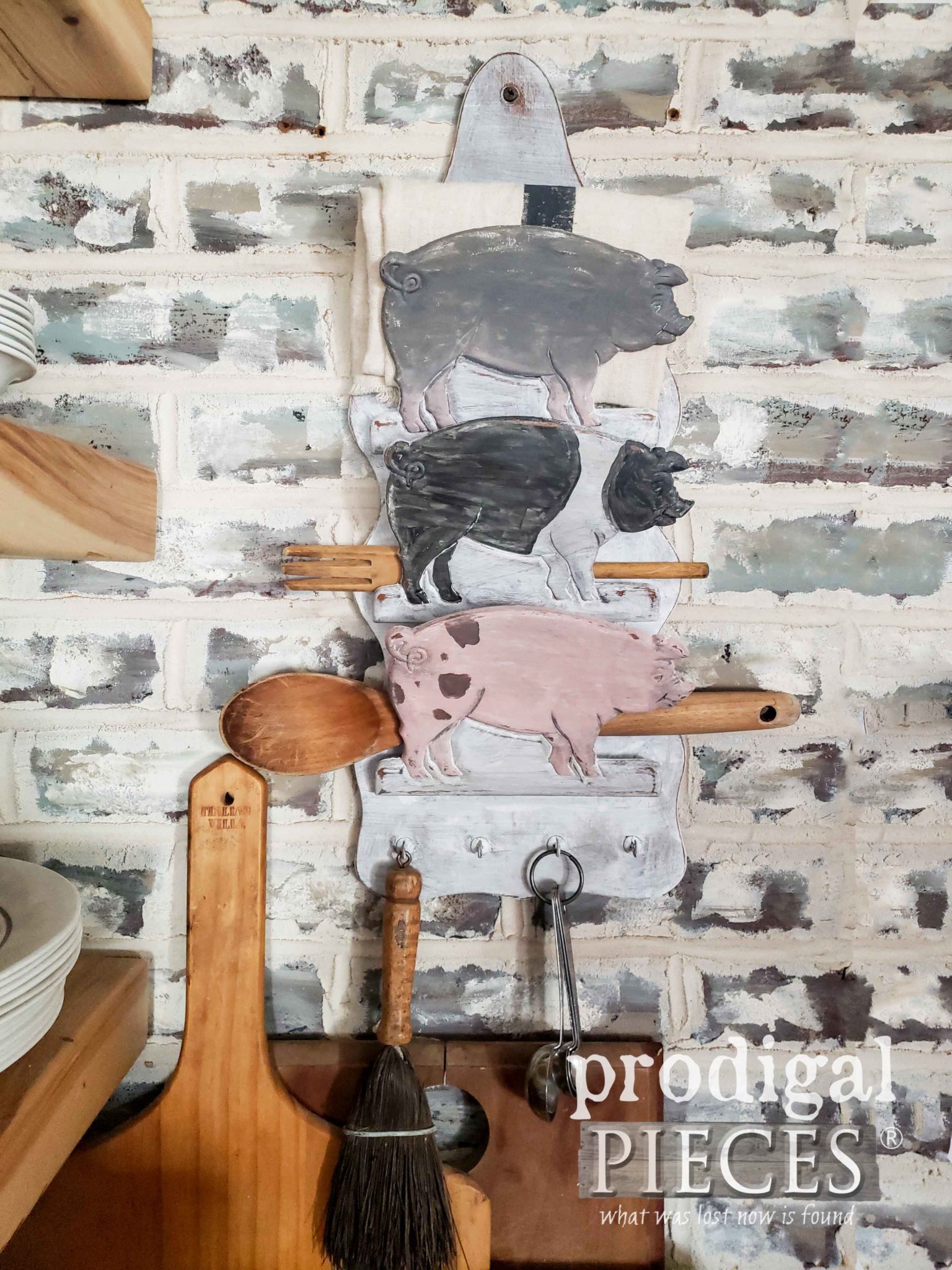 DIY Farmhouse Decor with Larissa of Prodigal Pieces | prodigalpieces.com #prodigalpieces #diy #handmade #farmhouse #home #homedecor #homedecorideas