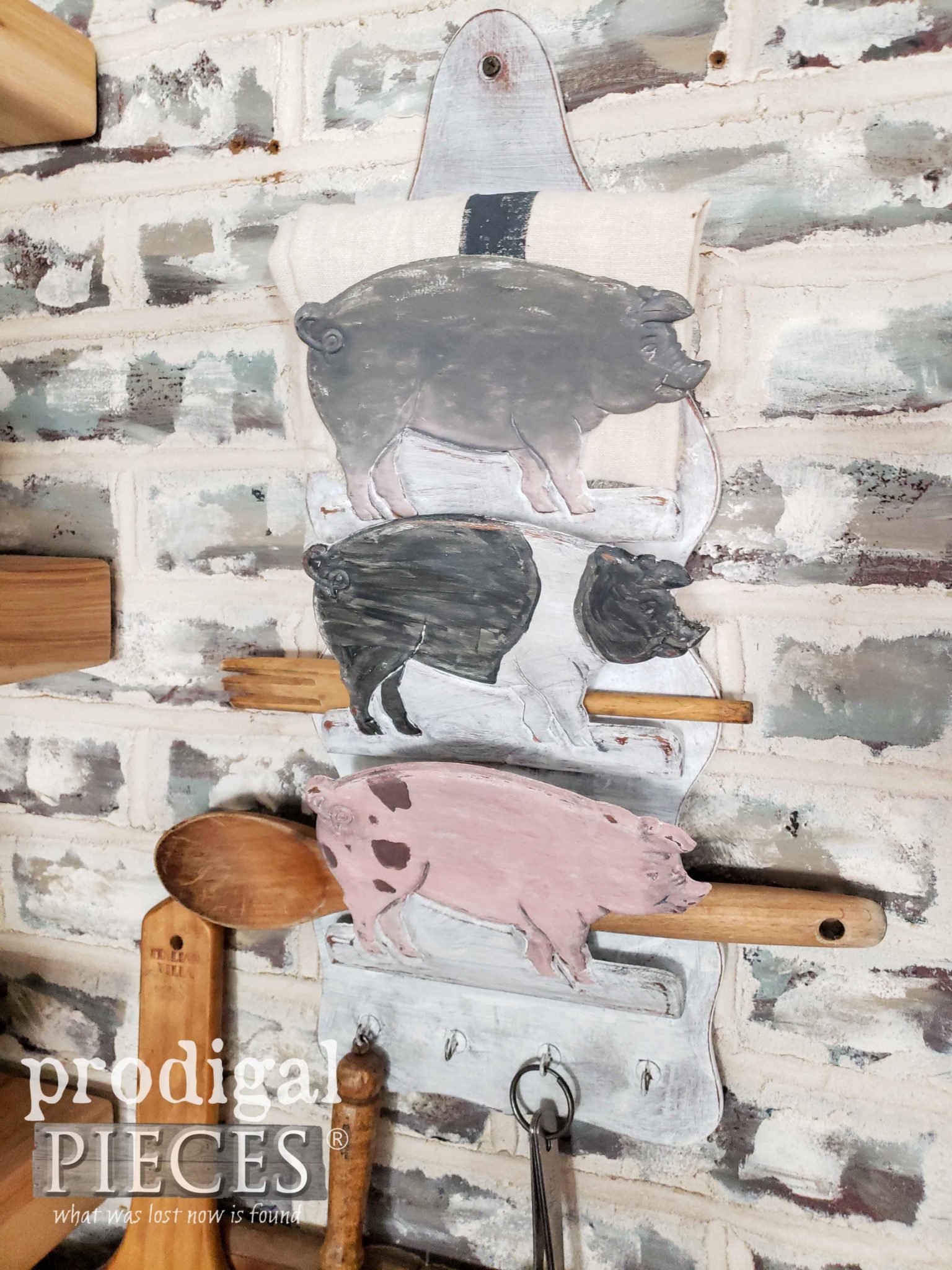 Farm Pig Utensil Holder by Prodigal Pieces | prodigalpieces.com #prodigalpieces #farmhouse #home #vintage #diy #homedecor #handmade #homedecorideas