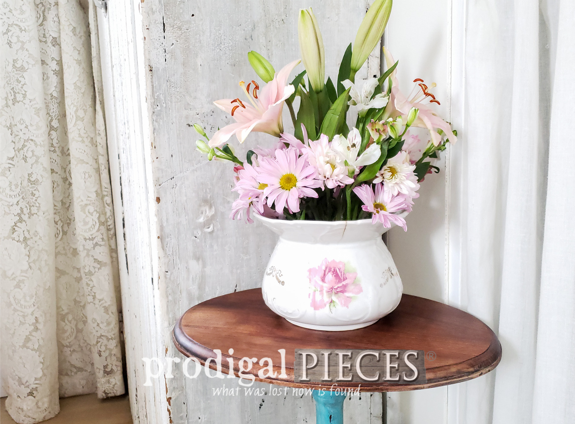 Featured Vintage Accent Table Gets Restored and Renewed by Larissa of Prodigal Pieces | Video tutorial at prodigalpieces.com #prodigalpieces #diy #home #furniture #homedecor #videos #homedecorideas