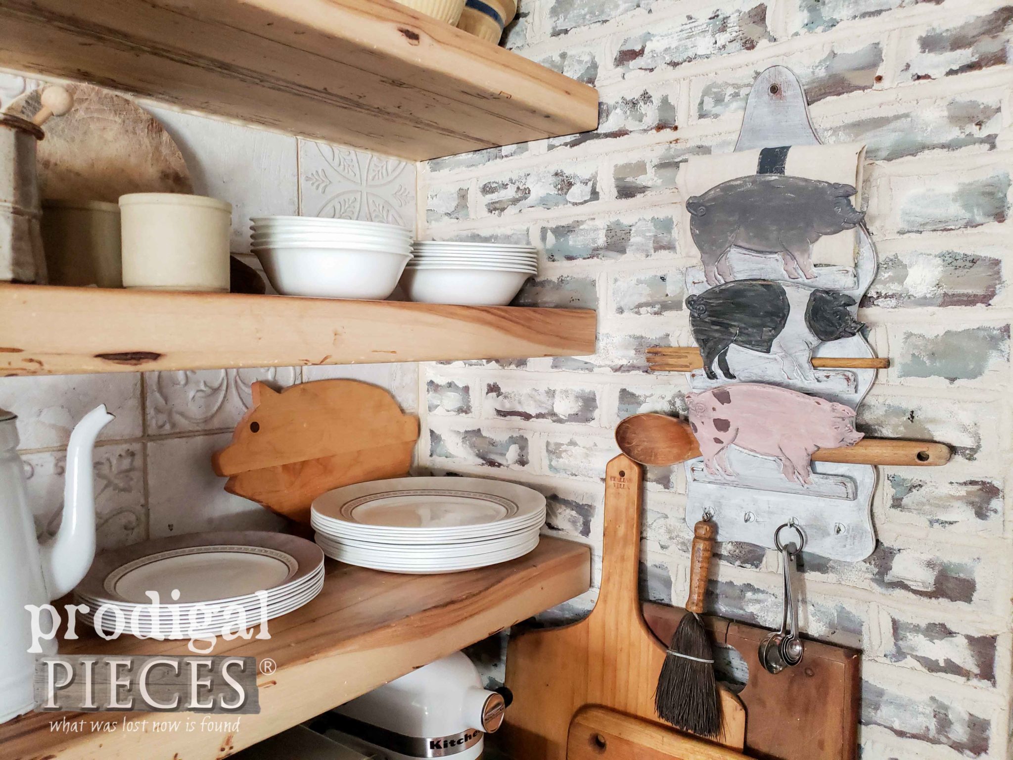 Rustic Farmhouse Kitchen with DIY video tutorials at Prodigal Pieces | prodigalpieces.com #prodigalpieces #farmhouse #home #vintage #homedecor #handmade #homedecorideas