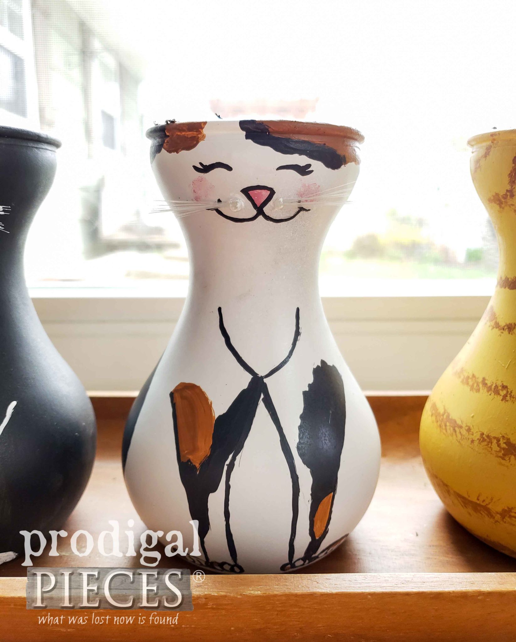 Calico Cat Wheat Grass Jar for Indoor Cats | prodigalpieces.com #prodigalpieces #diy #home #pets #cats #food #health #homedecor