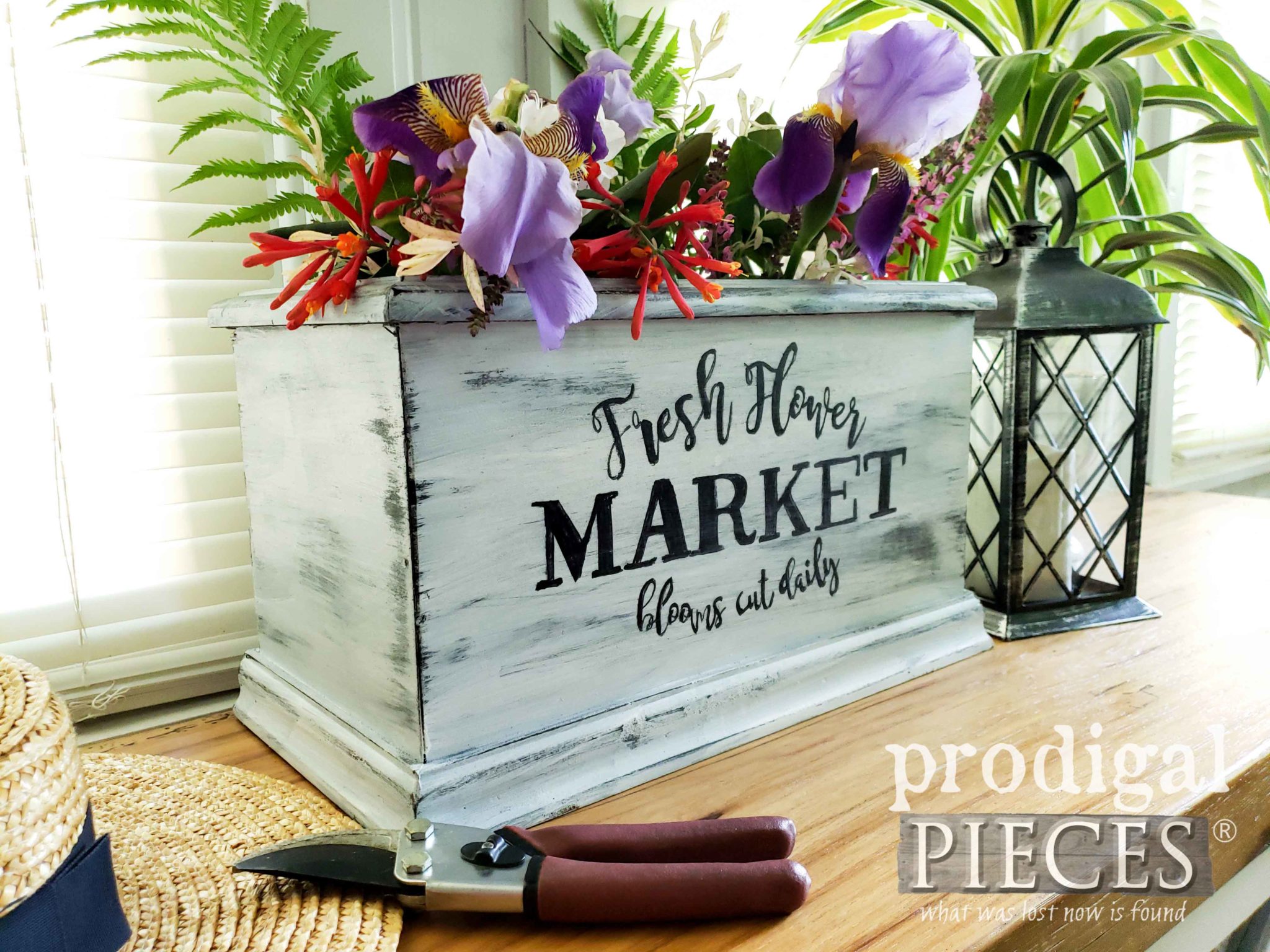 DIY Handmade Flower Box from and Upcycled Footboard by Larissa of Prodigal Pieces | prodigalpieces.com #prodigalpieces #diy #home #handmade #homedecor #farmhouse