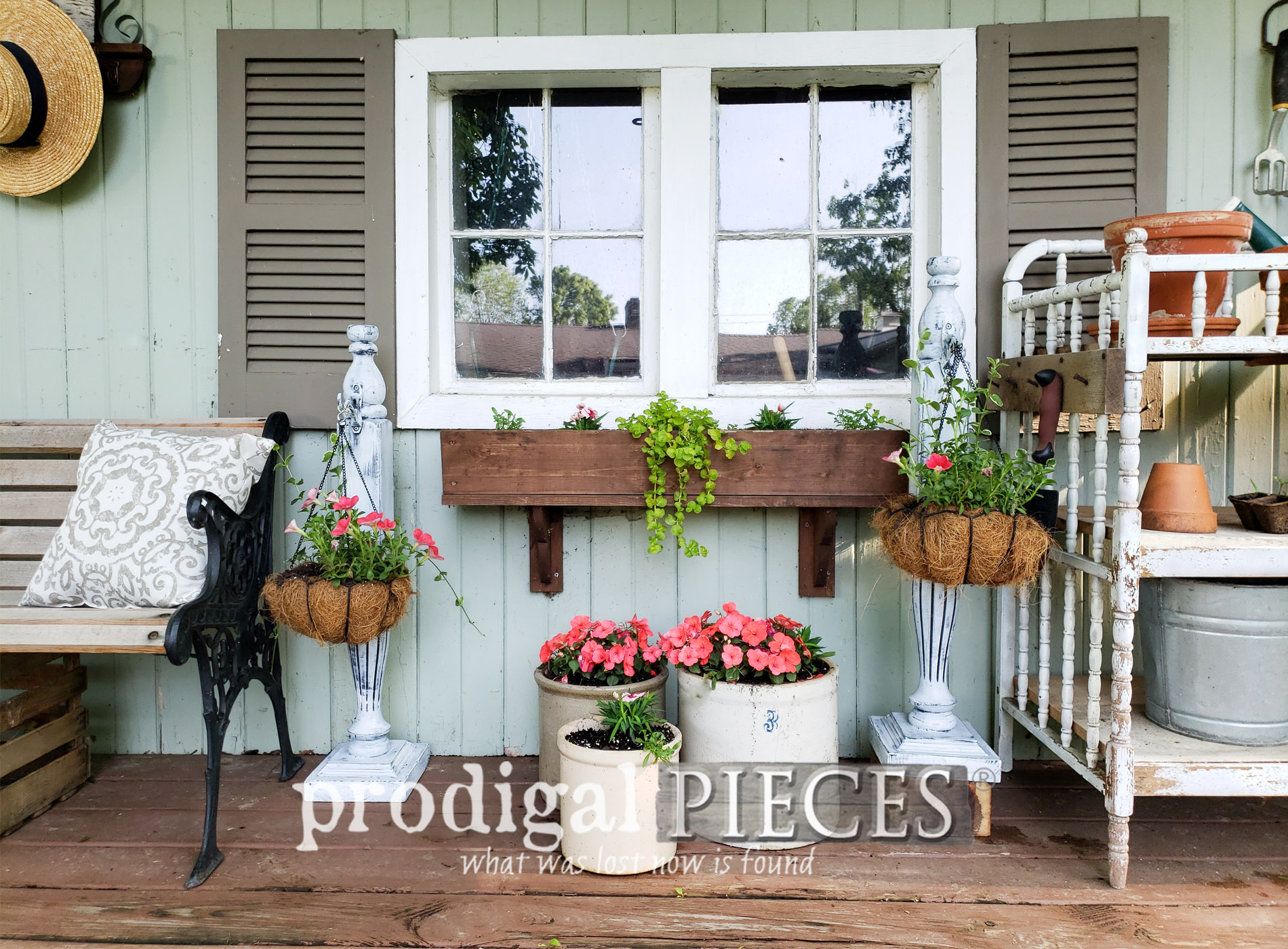 Featured Upcycled Footboard into Home & Garden Decor by Larissa of Prodigal Pieces | prodigalpieces.com #prodigalpieces #diy #home #homedecor #garden
