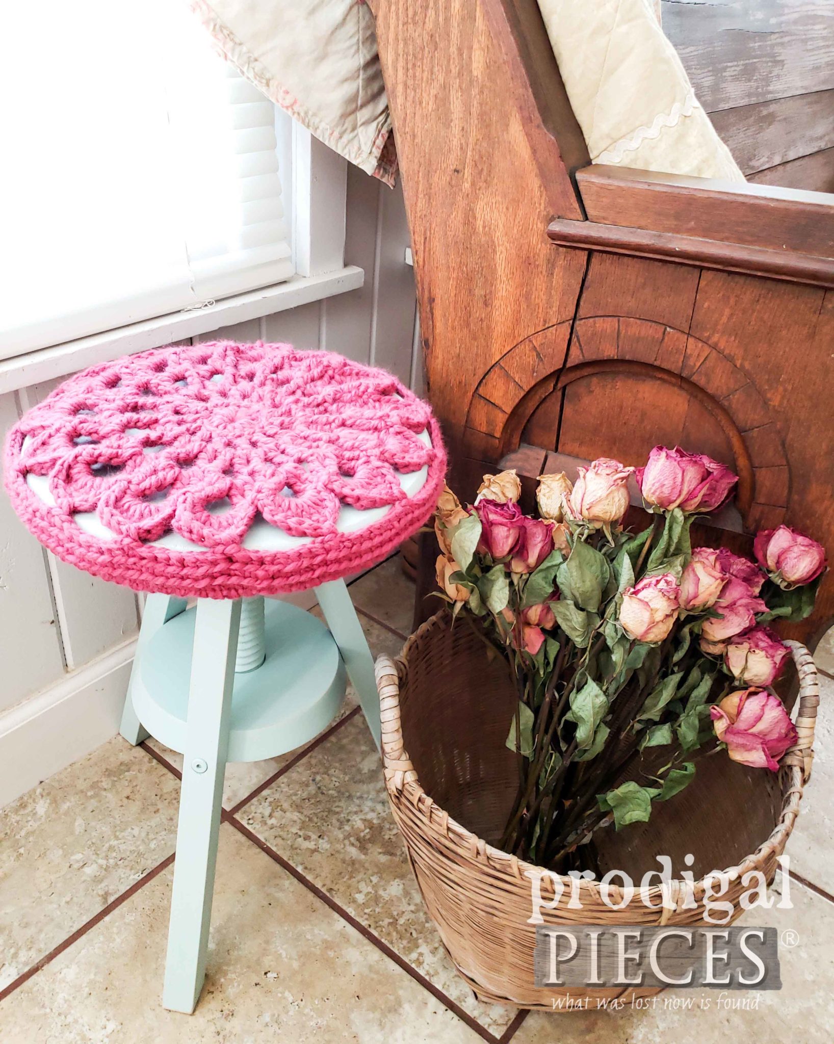 Handmade Wool Crochet Cottage Style Stool Cover by Larissa of Prodigal Pieces | prodigalpieces.com #prodigalpieces #diy #home #homedecor #cottage #furniture