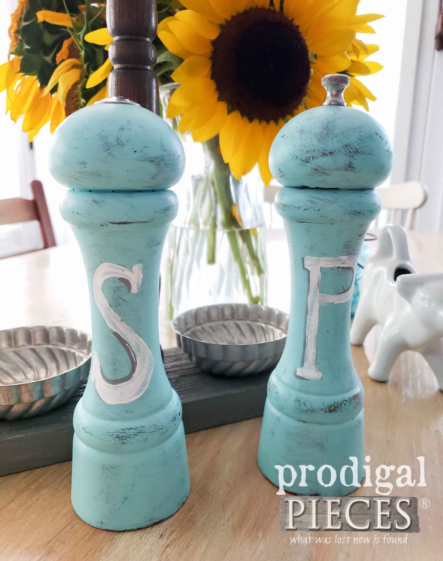 Aqua Blue Upcycled Salt & Pepper Mill Set by Larissa of Prodigal Pieces | prodigalpieces.com #prodigalpieces #diy #home #homedecor #farmhouse #kitchen