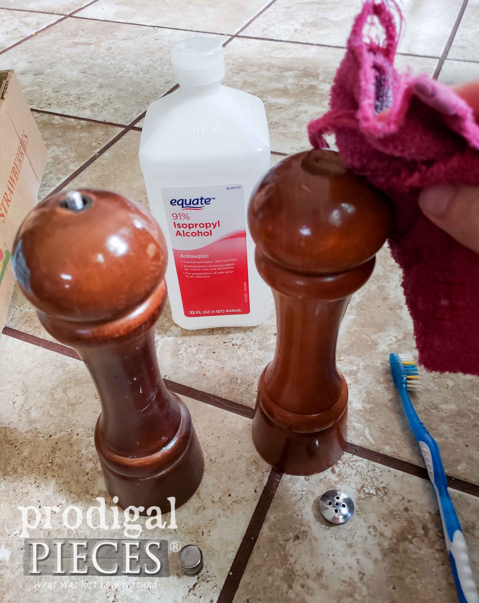 Cleaning Vintage Salt & Pepper Shakers with Rubbing Alcohol | prodigalpieces.com 