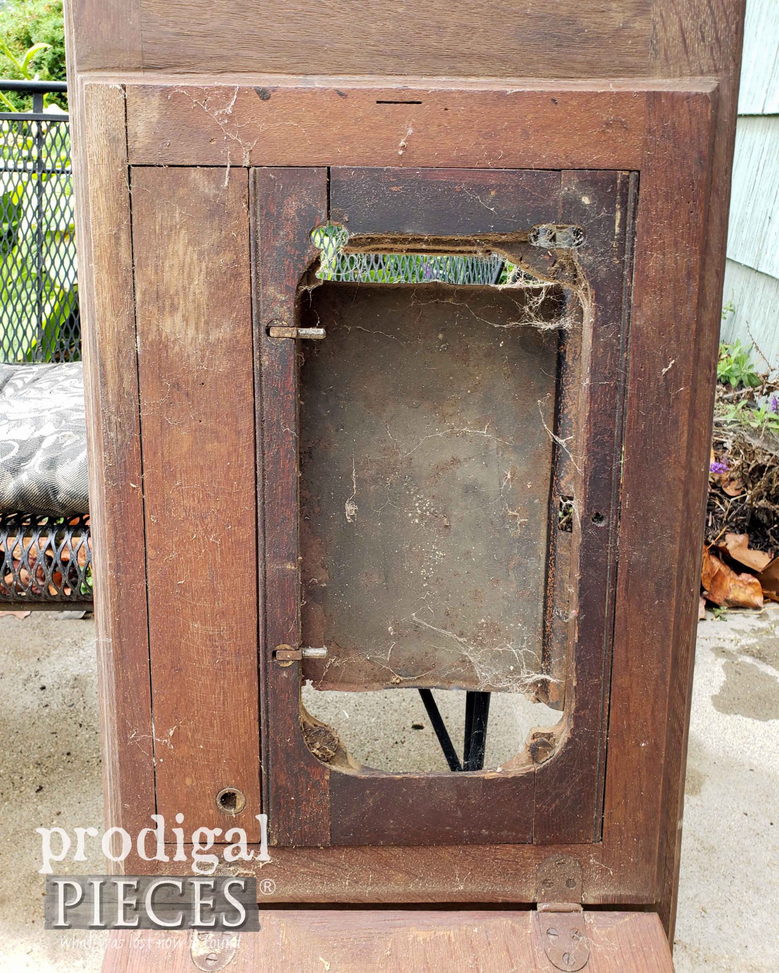Skeleton of Antique Treadle Sewing Machine Table Top | prodigalpieces.com #prodigalpieces