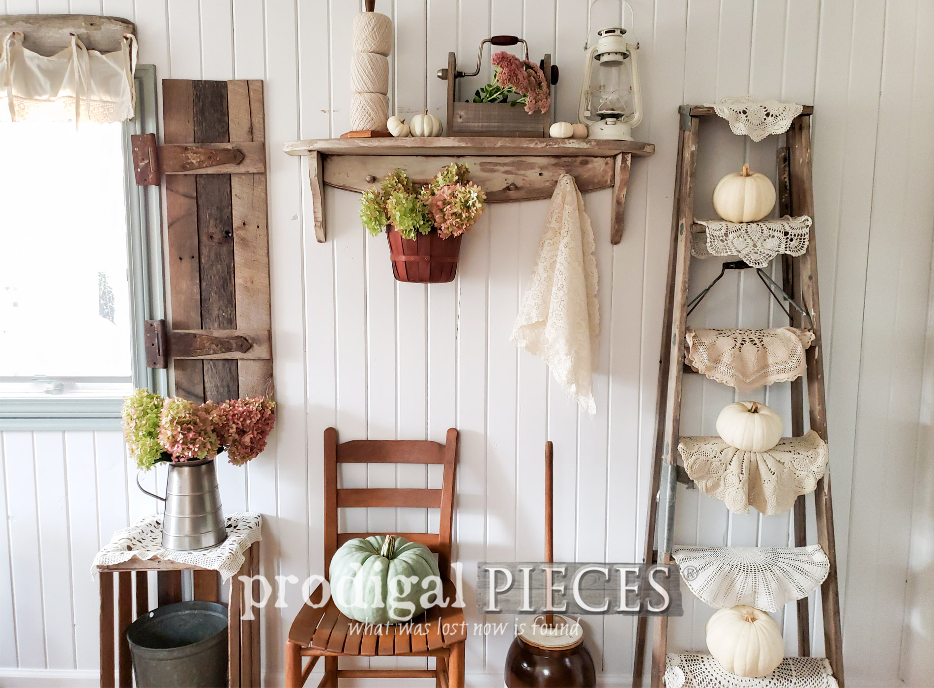 Featured Fall Fall Vignette from Thrifted Finds by Larissa of Prodigal Pieces with video tutorial | Head to prodigalpieces.com #prodigalpieces #diy #home #homedecor #farmhouse #fall #autumn