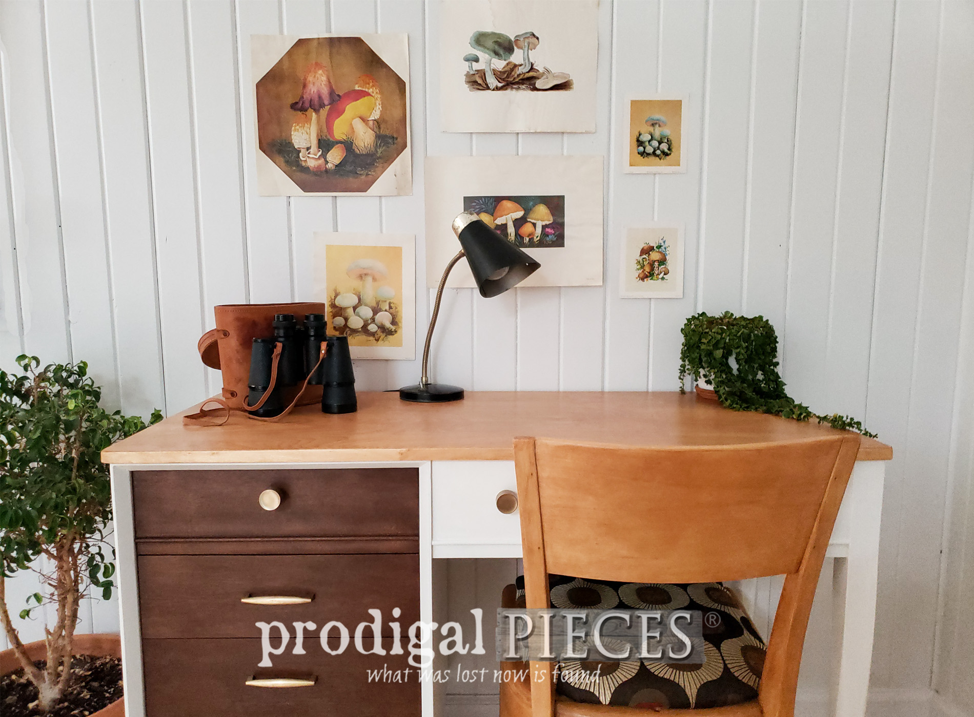 Featured Mid Century Modern Desk from Upcycled Sewing Machine Desk by Larissa of Prodigal Pieces | prodigalpieces.com #prodigalpieces #furniture #home #homedecor #midcentury #modern #vintage #retro