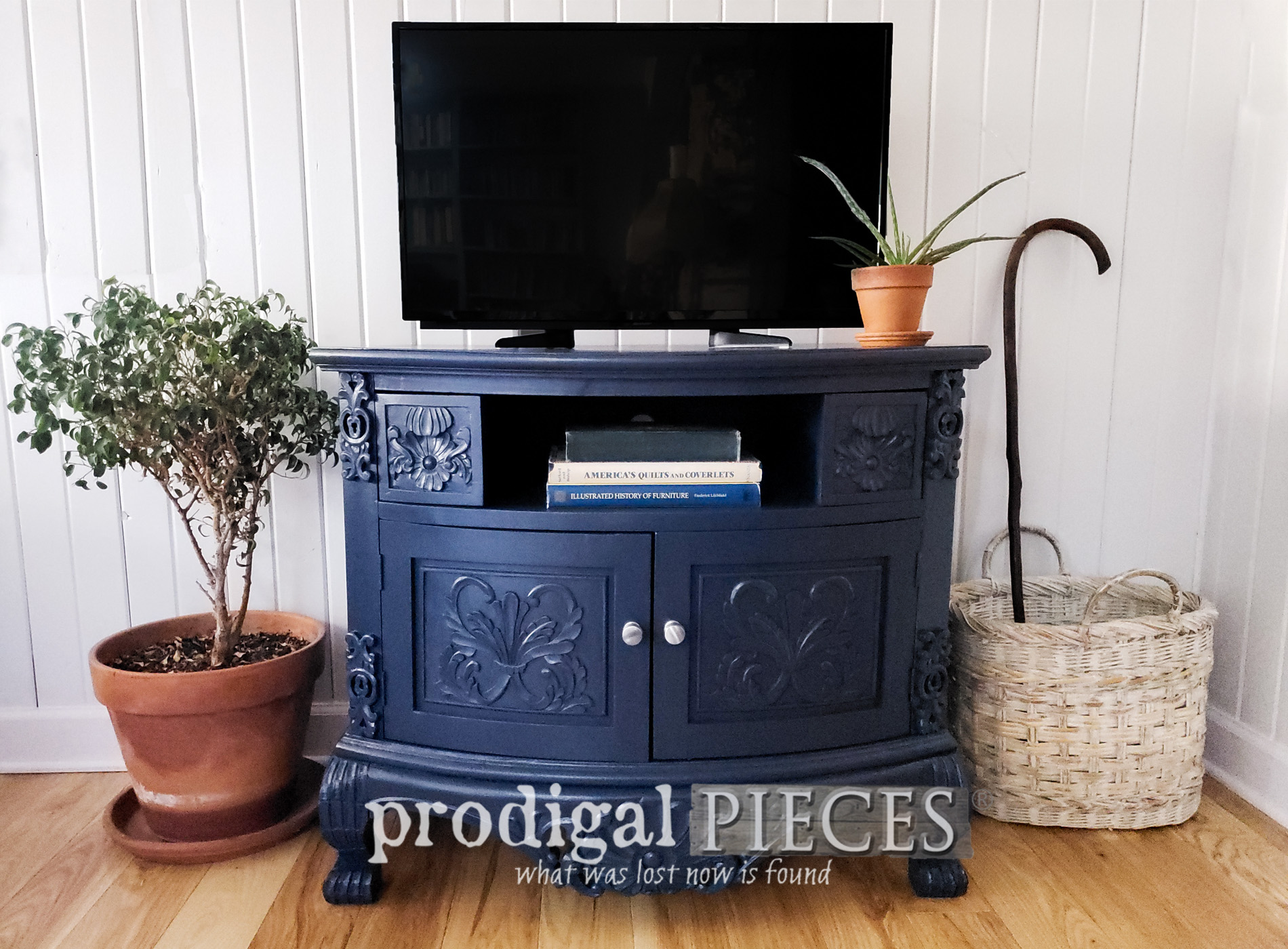 Featured Painted Entertainment Stand in Haley Navy Blue by Larissa of Prodigal Pieces | prodigalpieces.com #prodigalpieces #furniture #navyblue #home #diy #homedecor