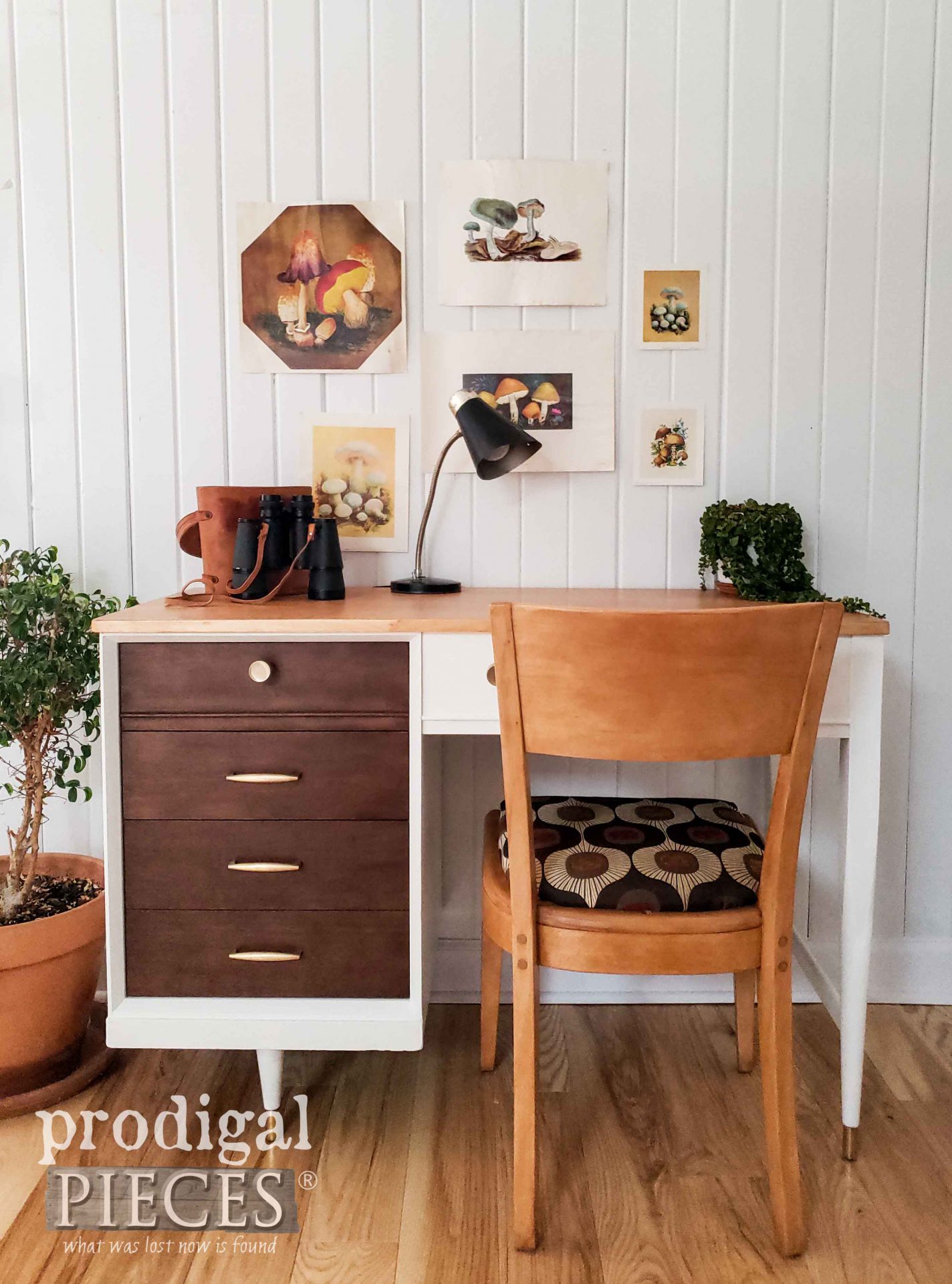 Mid Century Modern Desk made from Upcycled Sewing Desk by Larissa of Prodigal Pieces | prodigalpieces.com #prodigalpieces #diy #home #furniture #midcentury #modern #homedecor #vintage