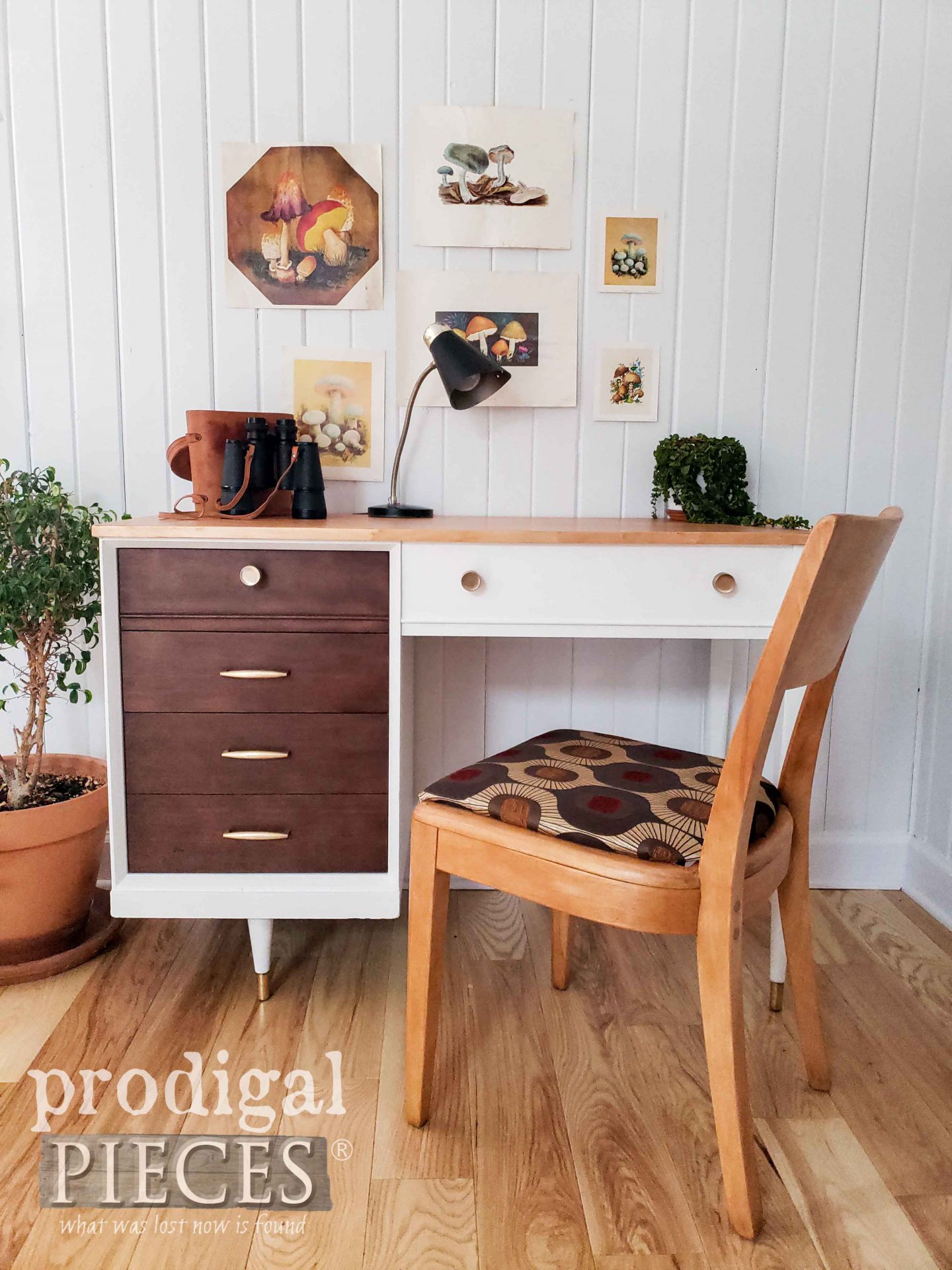Upcycled Sewing Desk into Mid Century Modern Desk Set by Larissa of Prodigal Pieces | prodigalpieces.com #prodigalpieces #diy #furniture #midcentury #modern #home #homedecor #vintage