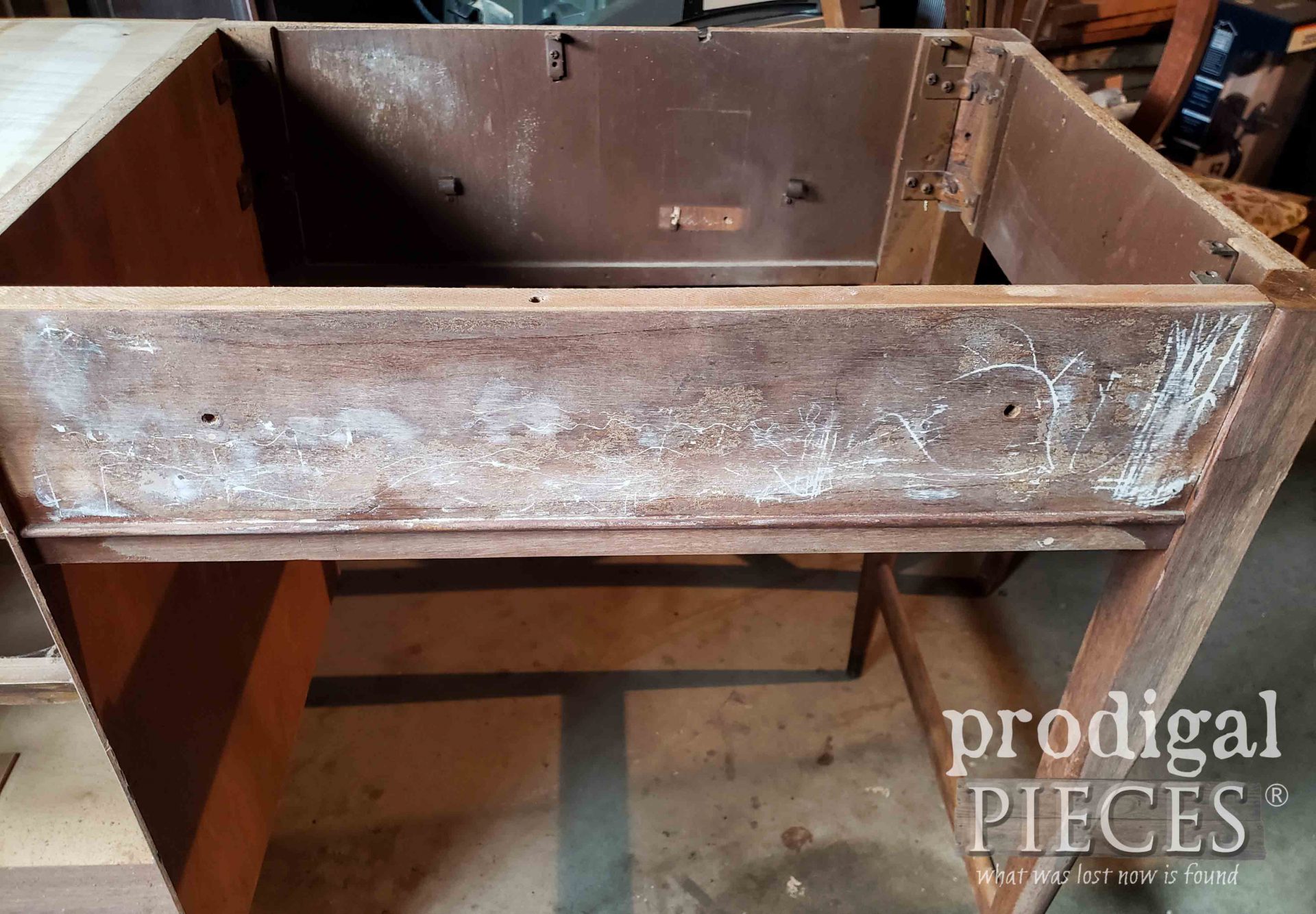Wood Filler to Repair Damaged Sewing Desk | prodigalpieces.com