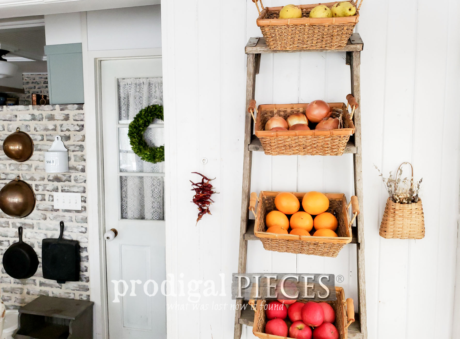 Featured Upcycled Broken Ladder turned Farmhouse Decor | Video Home Decor Tour at Prodigal Pieces | prodigalpieces.com #prodigalpieces #farmhouse #diy #home #homedecor