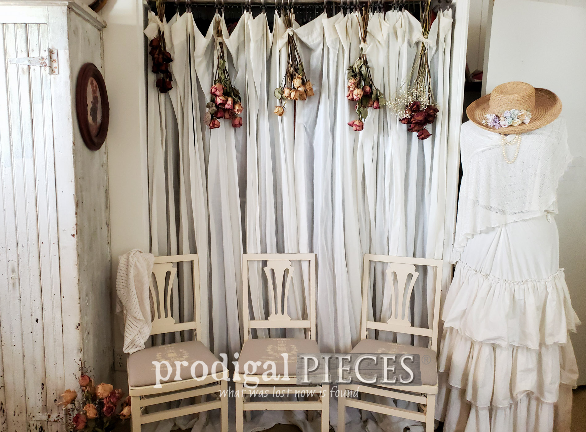 Featured Vintage Folding Chairs Made French Farmhouse Style by Larissa of Prodigal Pieces | prodigalpieces.com #prodigalpieces #furniture #home #homedecor #farmhouse #french #vintage