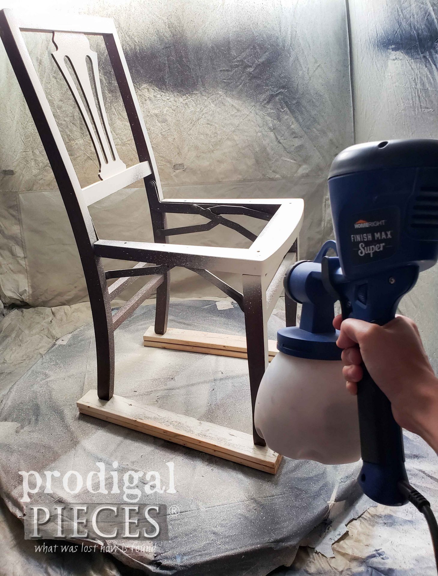 Spray Painting Vintage Folding Chairs with HomeRigth Super Finish Max Extra | prodigalpieces.com