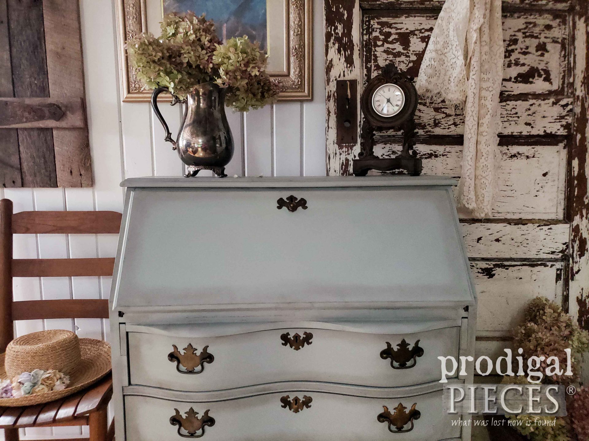 Secretary Desk Makeover by Larissa of Prodigal Pieces for Cottage Chic Farmhouse Decor | prodigalpieces.com #prodigalpieces #furniture #home #vintage #homedecor