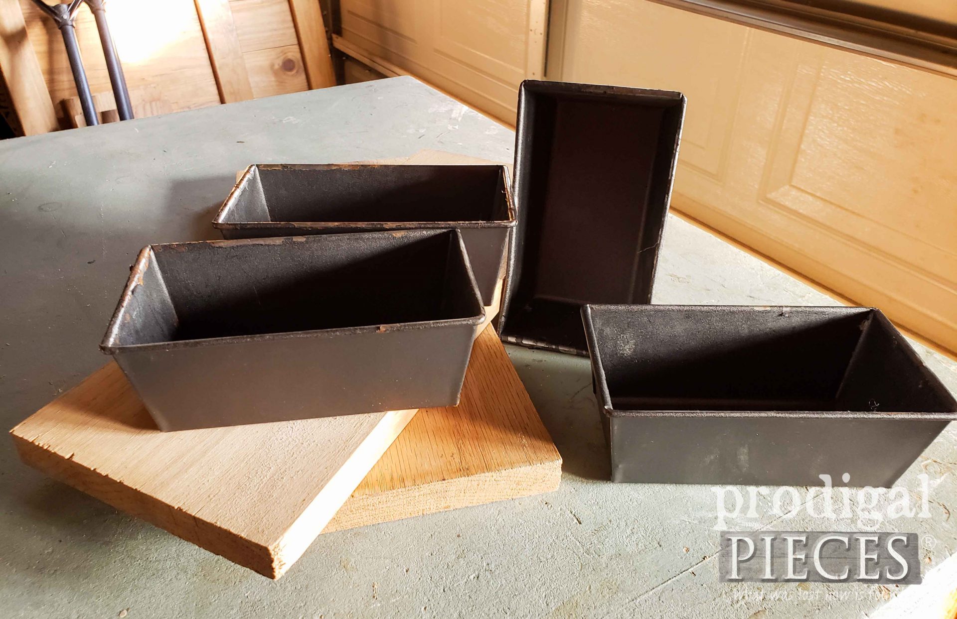 Old Bread Pans Before Upcycle | prodigalpieces.com