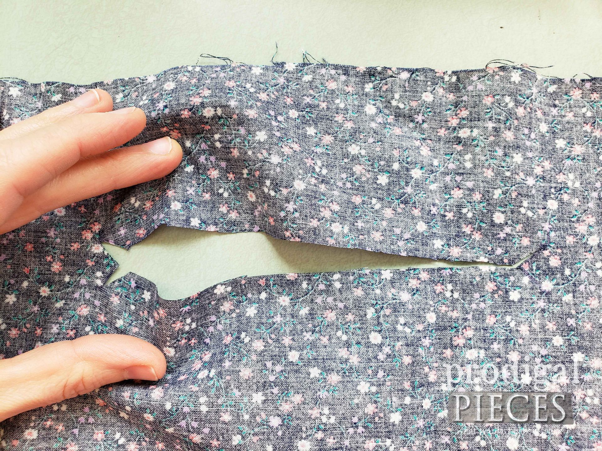 Cutting Zipper Opening for Refashioned Tea Towel Bag | prodigalpieces.com