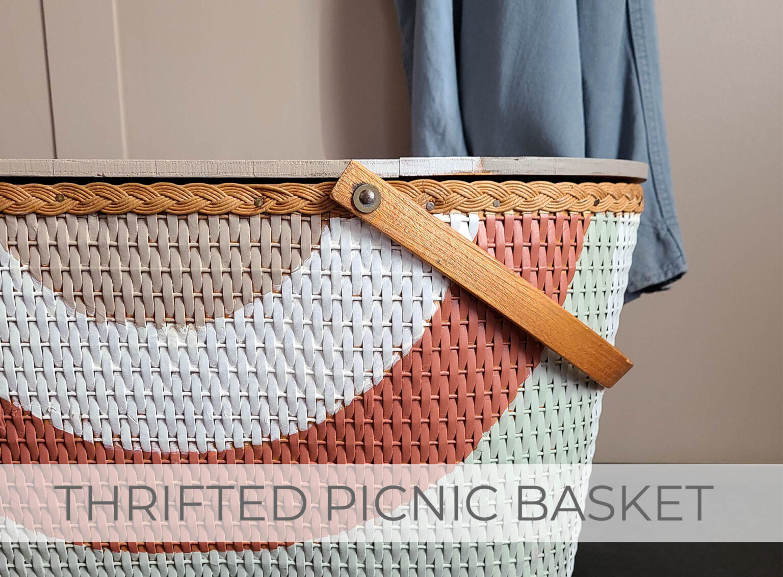 Showcase of Thrifted Picnic Basket by Livin' Real with Larissa | livinrealwithlarissa.com #livinealwithlarissa