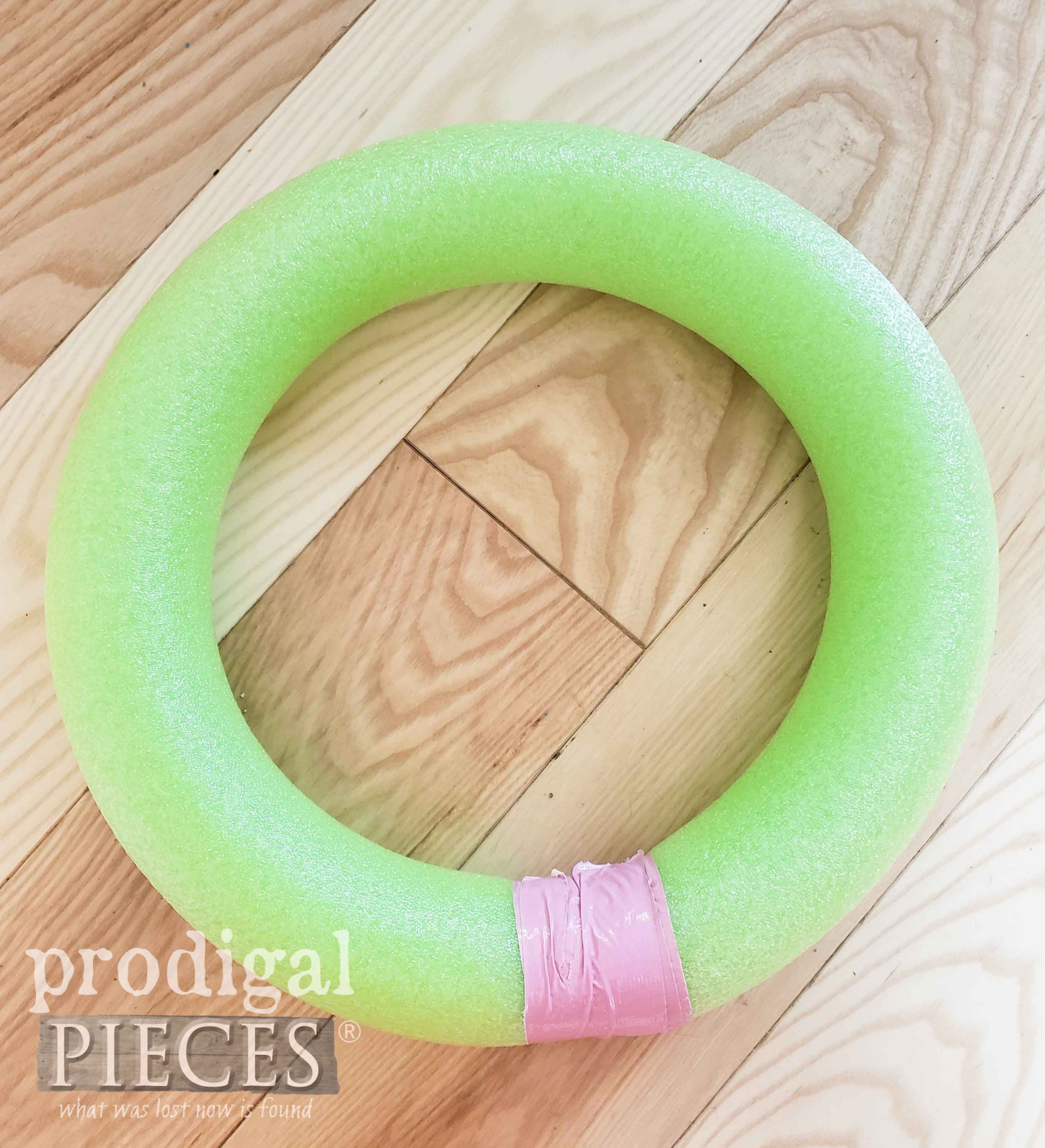 Pool Noodle Ring for 4th of July Wreath | prodigalpieces.com