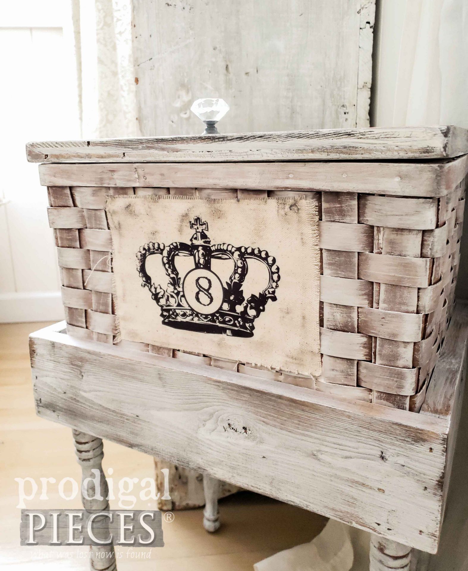 Rustic Chic French Chic Basket Table by Larissa of Prodigal Pieces | shop.prodigalpieces.com #prodigalpieces #diy #home #homedecor #farmhouse