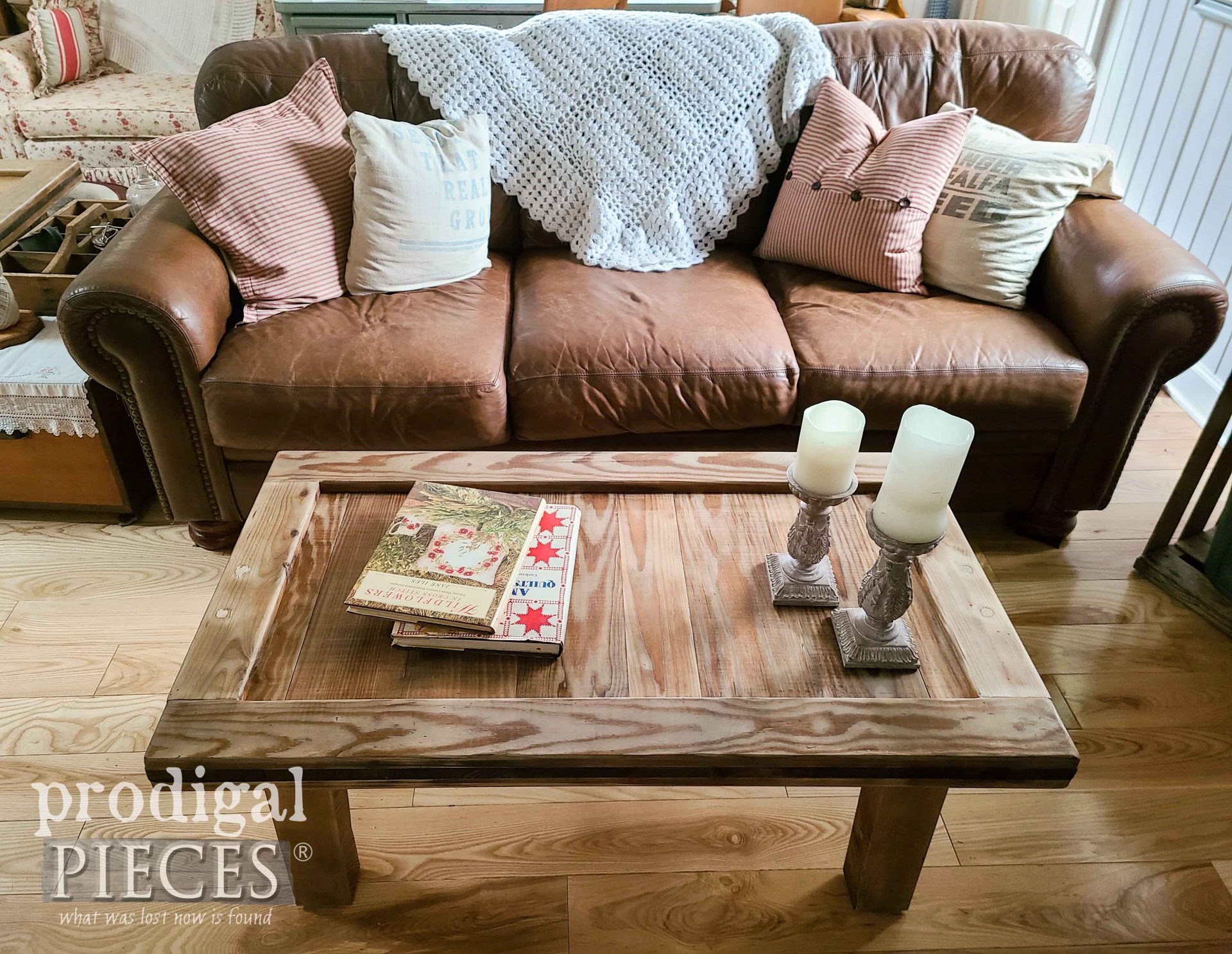 DIY Farmhouse Upcycled Coffee Table Built by Larissa of Prodigal Pieces | prodigalpieces.com #prodigalpieces #furniture #farmhouse #livingroom #homedecor