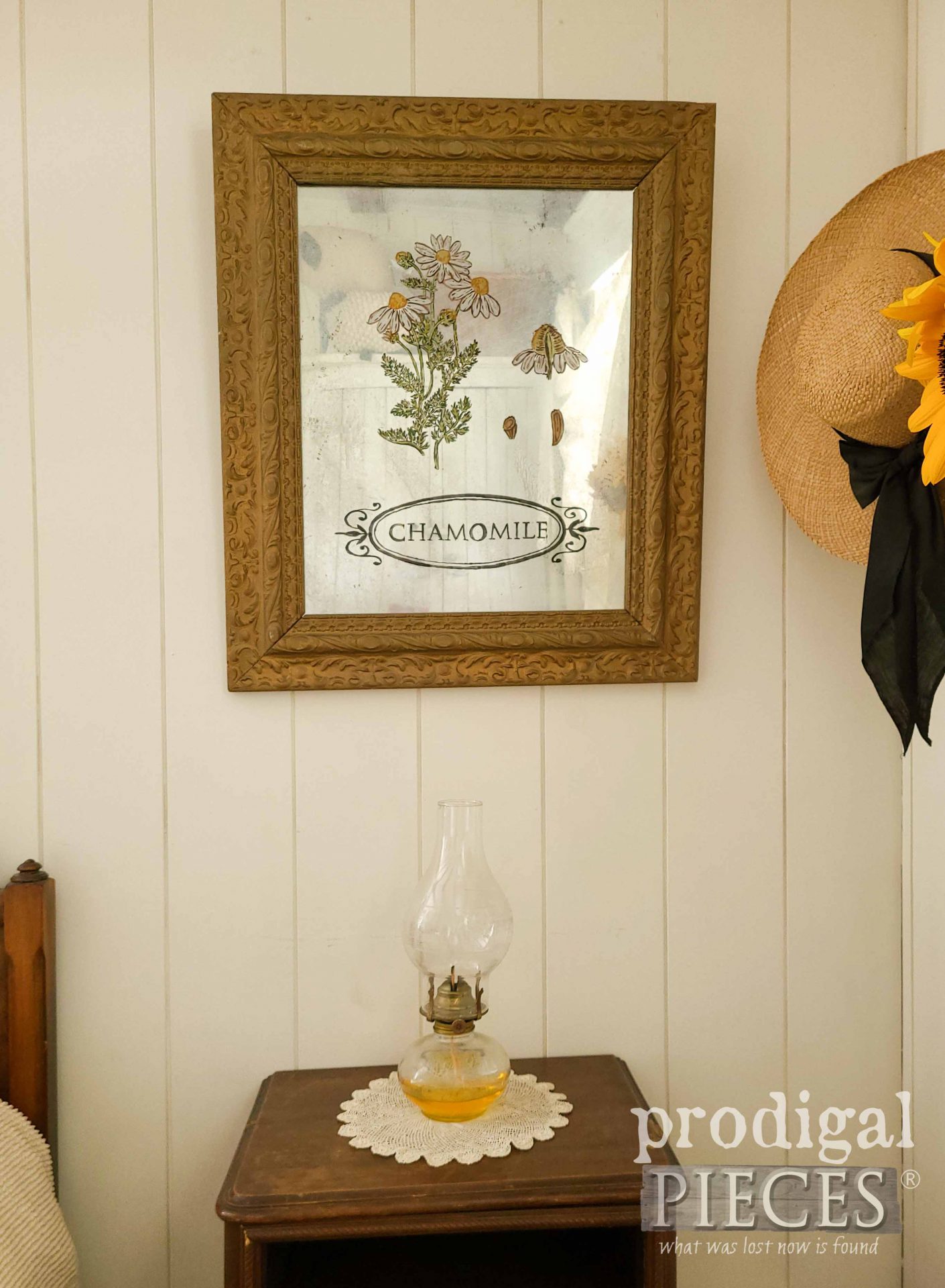 Botanical Mirror Art by Larissa of Prodigal Pieces | prodigalpieces.com #prodigalpieces #botanical #handmade #home #homedecor