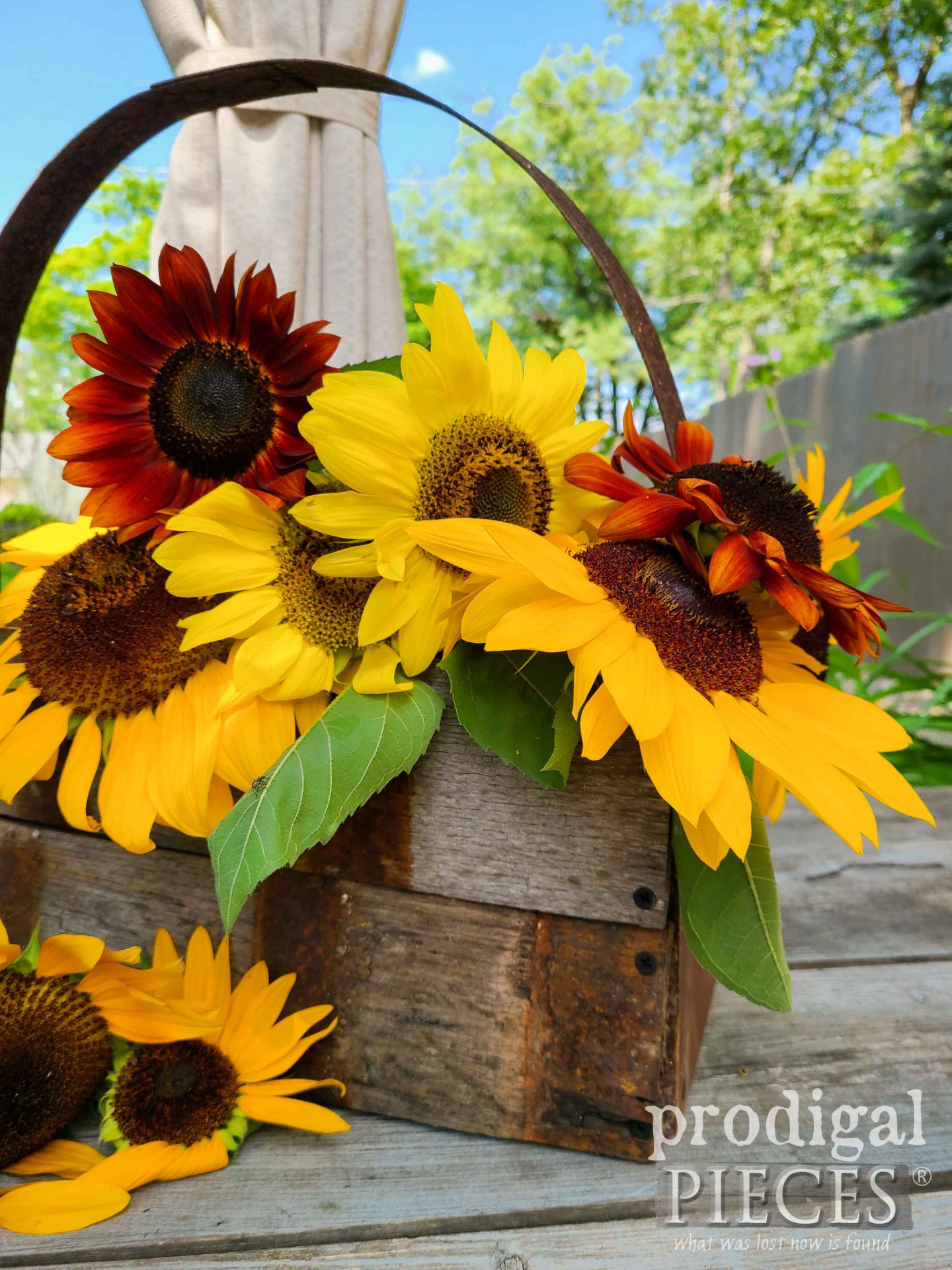 Rustic Farmhouse Sunflower Tote from Upcycled Whiskey Barrel by Larissa of Prodigal Pieces | prodigalpieces.com #prodigalpieces #sunflower #summer #diy #farmhouse