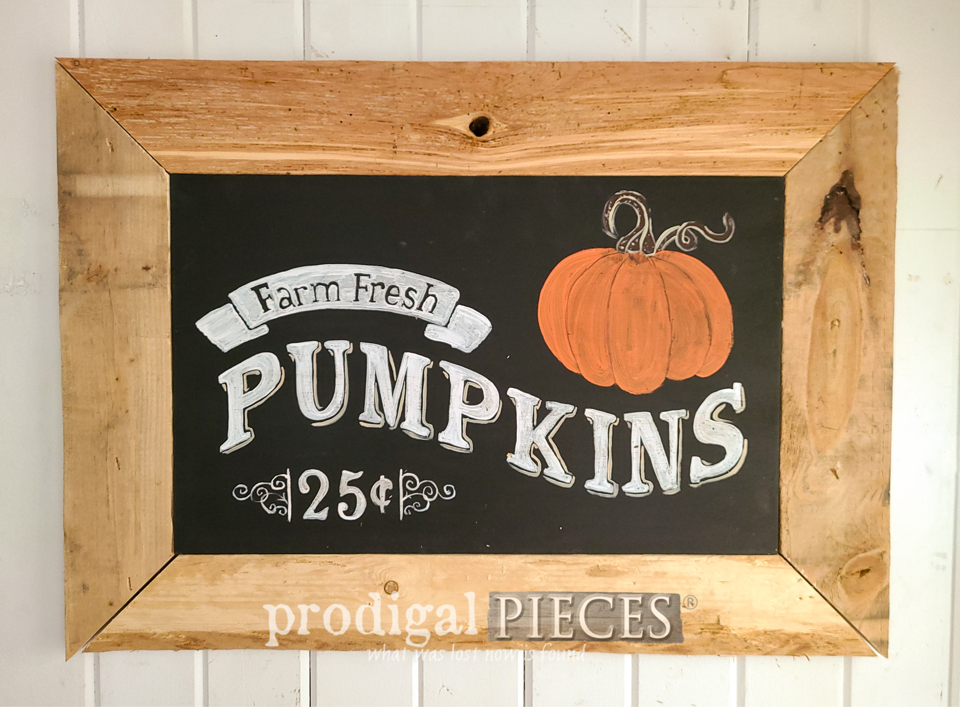 Featured DIY Harvest Sign in 3 Styles by Larissa of Prodigal Pieces | prodigalpieces.com #prodigalpieces #fall #farmhouse #diy #upcycled #home #homedecor