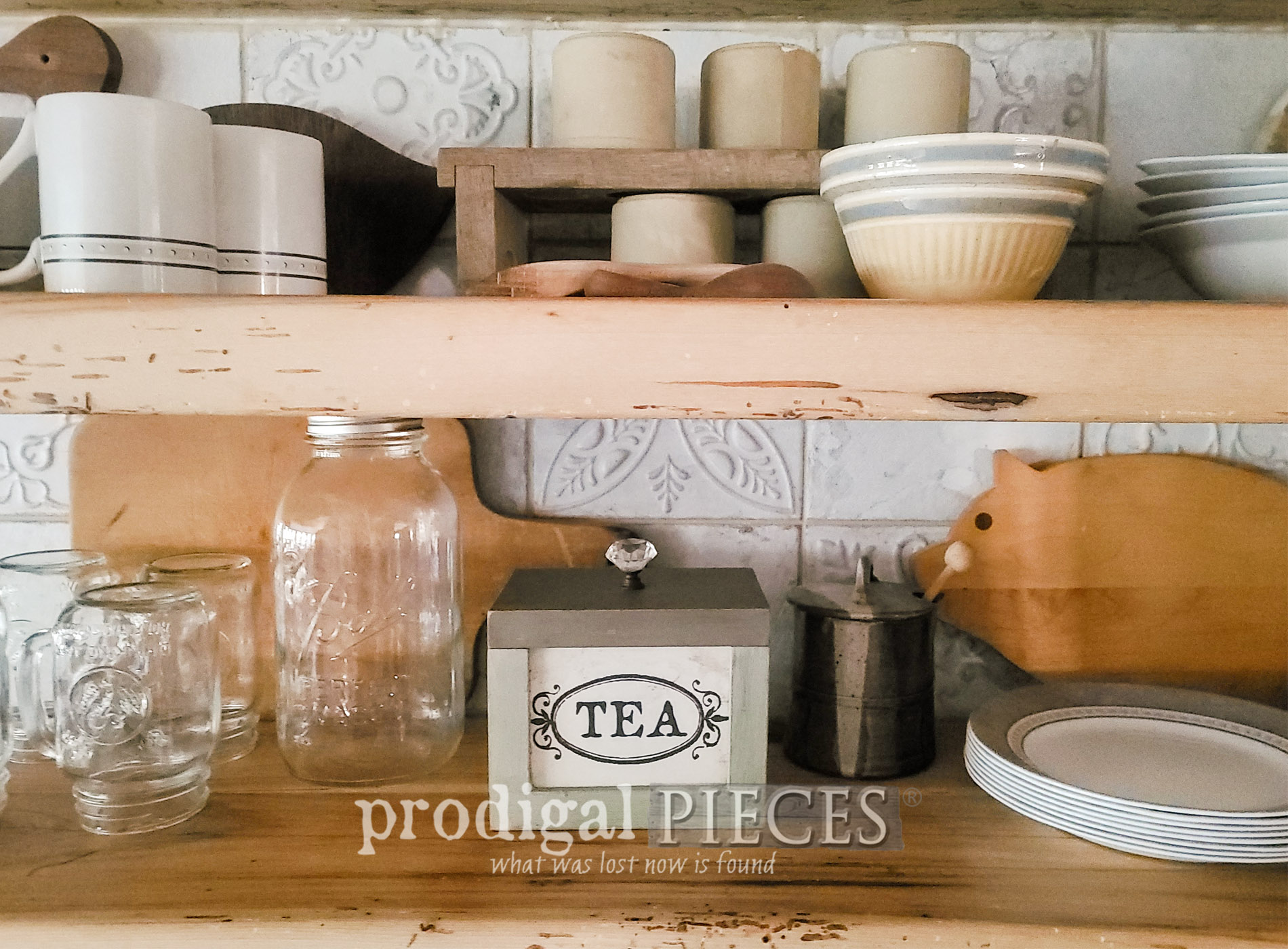 Featured Mini Thrift Store Makeovers by Larissa of Prodigal Pieces | prodigalpieces.com #prodigalpieces #diy #farmhouse #cottage #home #homedecor
