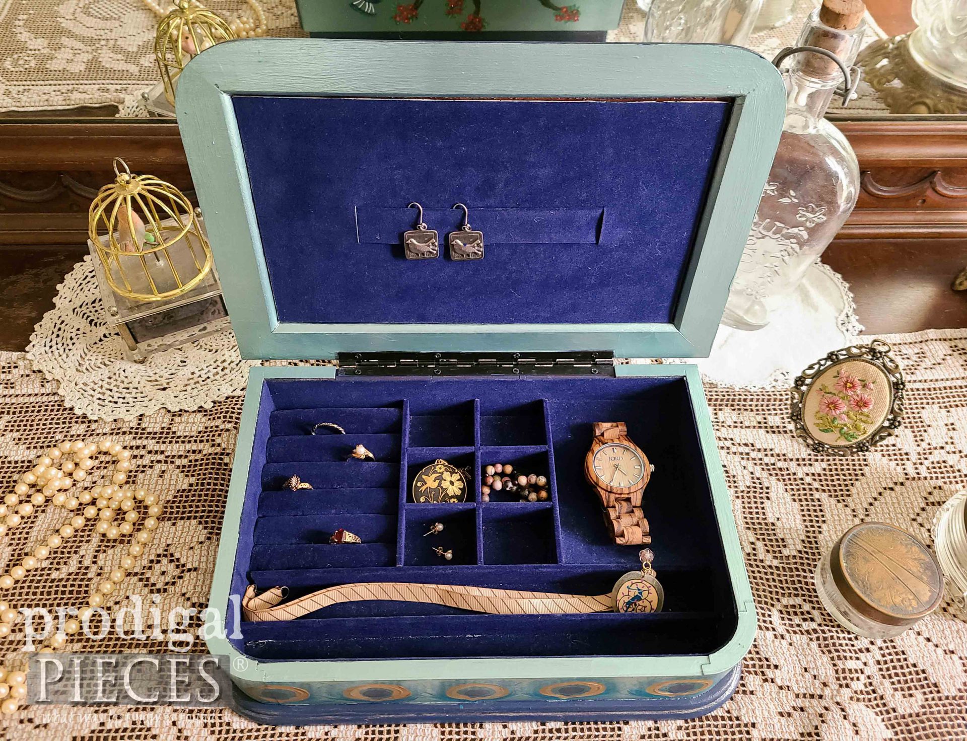 Open Jewelry Box with Blue Felt by Larissa of Prodigal Pieces | prodigalpieces.com #prodigalpieces #jewelry #vintage