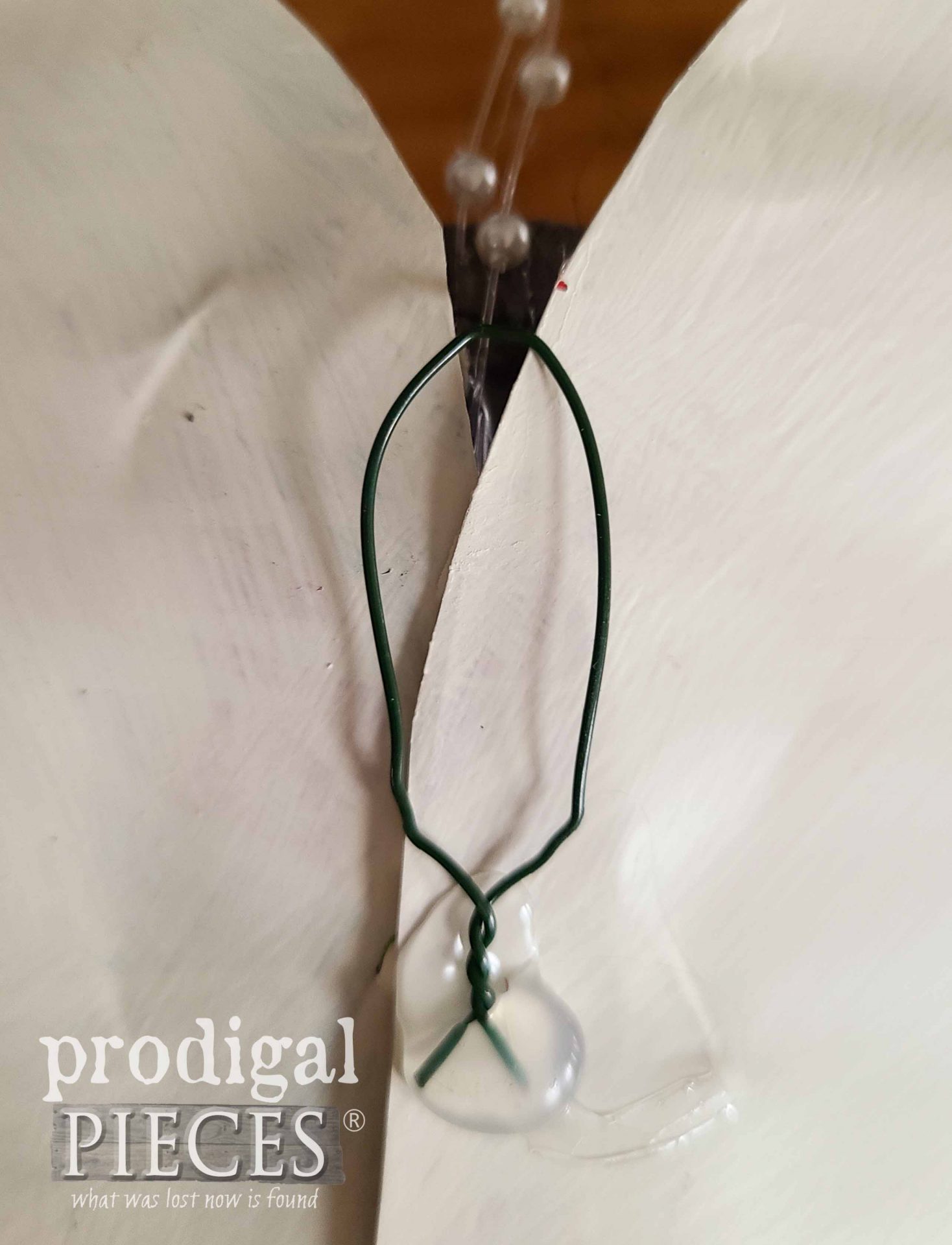 Butterfly Wire Hanger | Prodigal Pieces | prodigalpieces.com #prodigalpieces