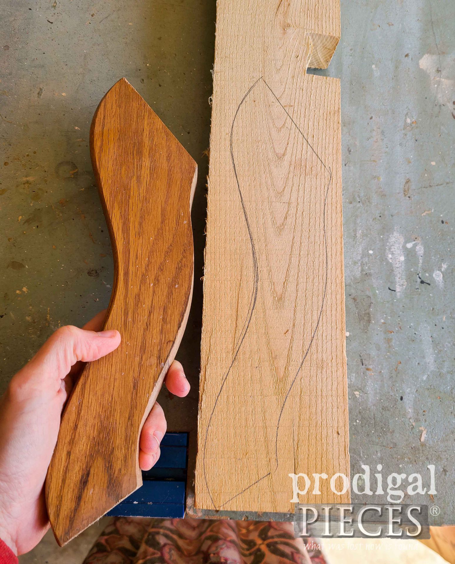 Oak Pedestal Leg Tracing onto Pallet Wood by Larissa of Prodigal Pieces | prodigalpieces.com
