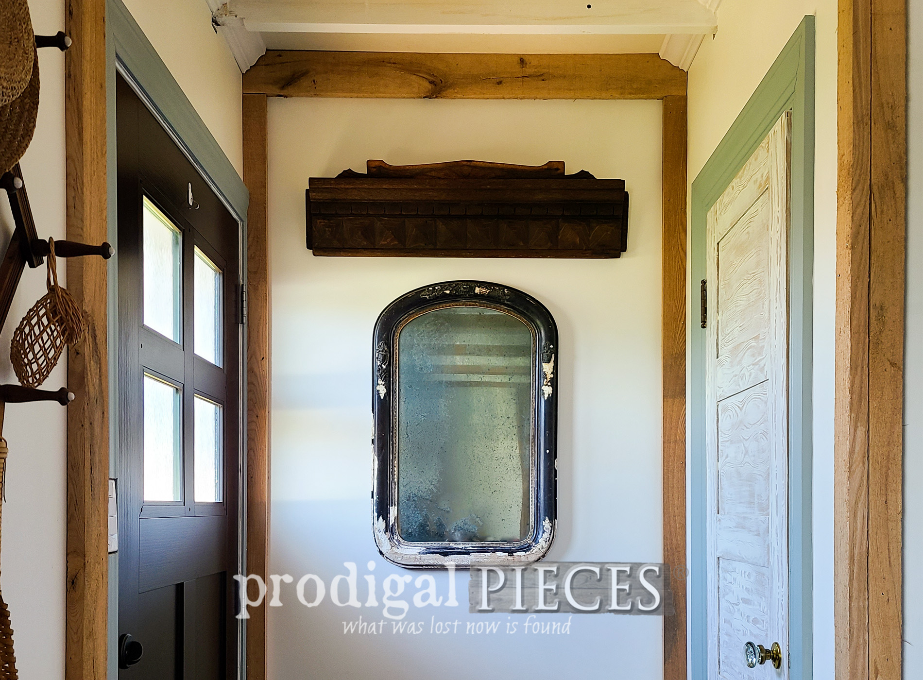 Featured Salvaged Decor for Farmhouse Style Using Finds by Larissa of Prodigal Pieces | prodigalpieces.com #prodigalpieces #diy #farmhouse #antique #home #homedecor