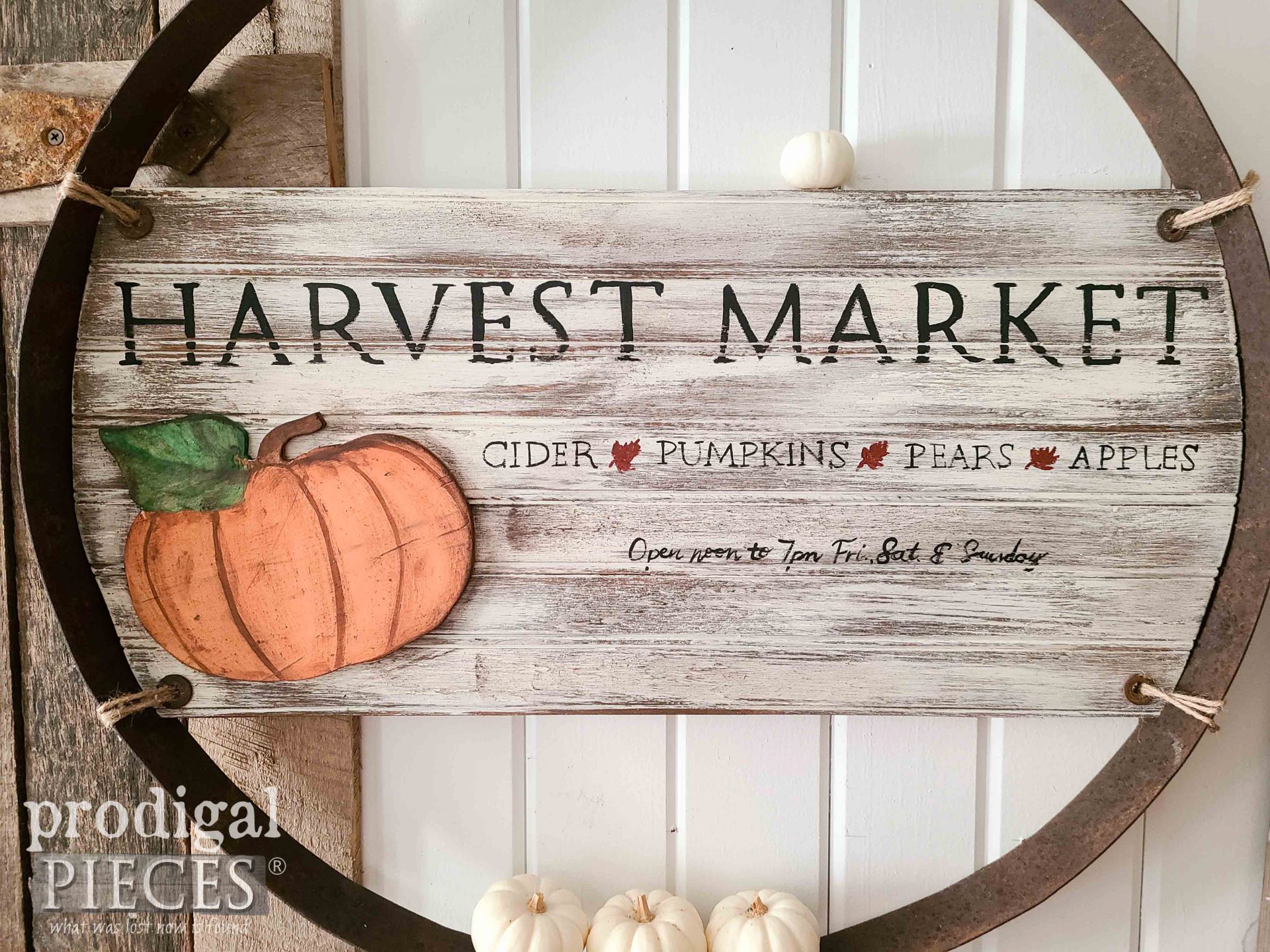 DIY Reclaimed Whiskey Barrel Harvest Market Sign by Larissa of Prodigal Pieces | prodigalpieces.com #prodigalpieces #diy #harvest #pumpkin #home
