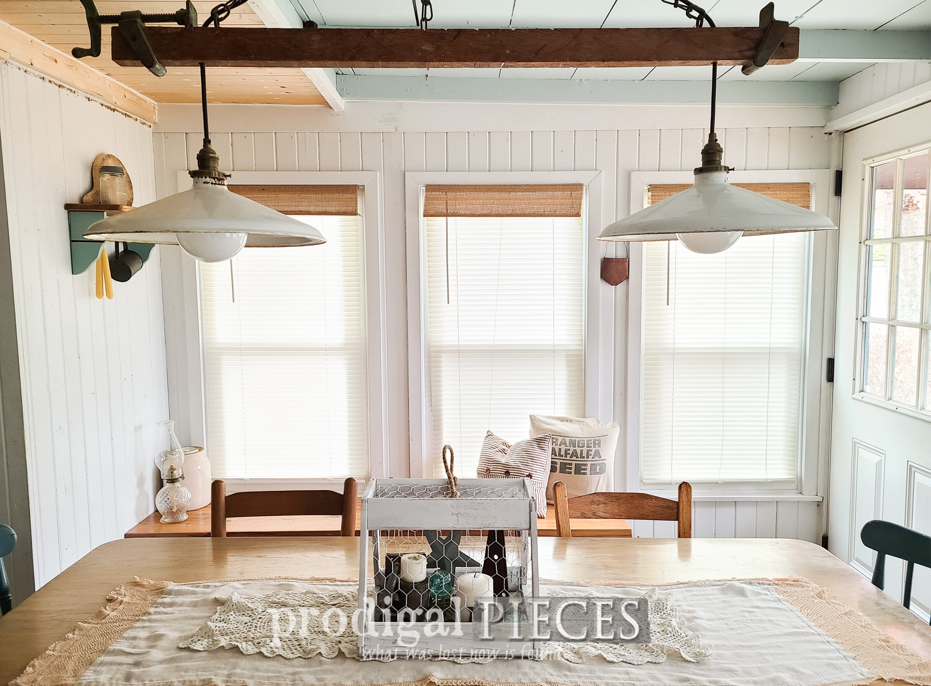 Featured Salvaged Wood Decor for Farmhouse Style by Larissa of Prodigal Pieces | prodigalpieces.com #prodigalpieces #farmhouse #diy #salvaged #homedecor