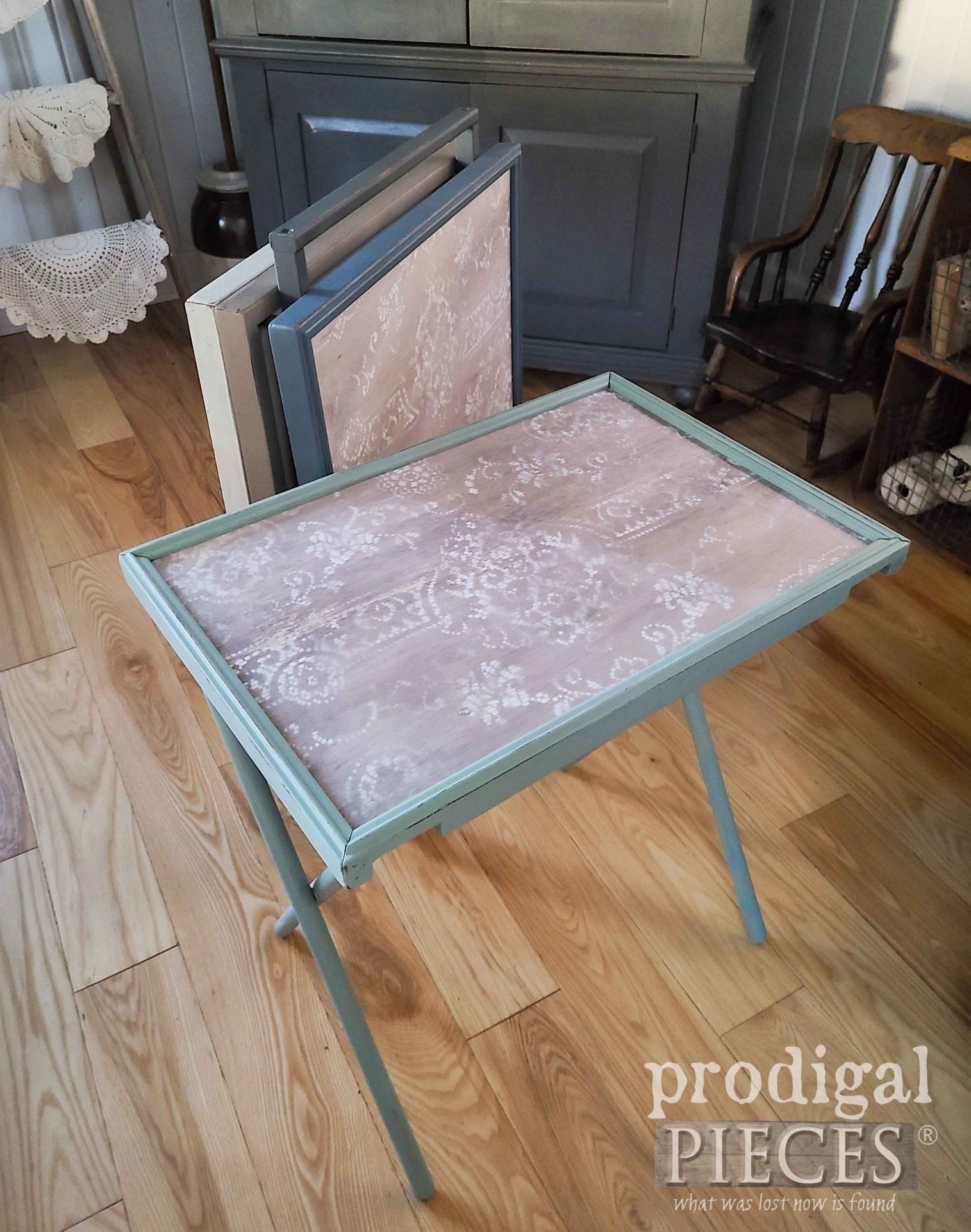 Vintage Folding TV Tray with Stenciled Top by Larissa of Prodigal Pieces | prodigalpieces.com #prodigalpieces #diy #farmhouse #furniture