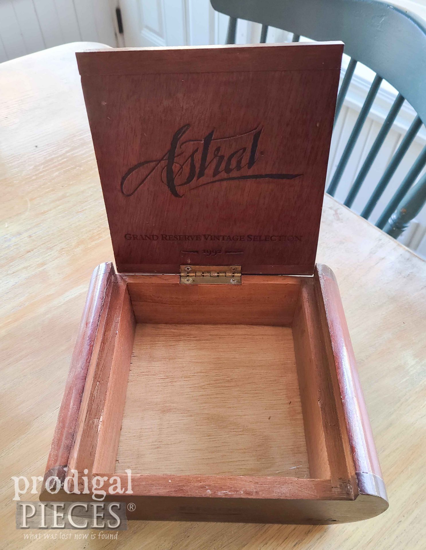 Open Cigar Box Before Upcycle | prodigalpieces.com